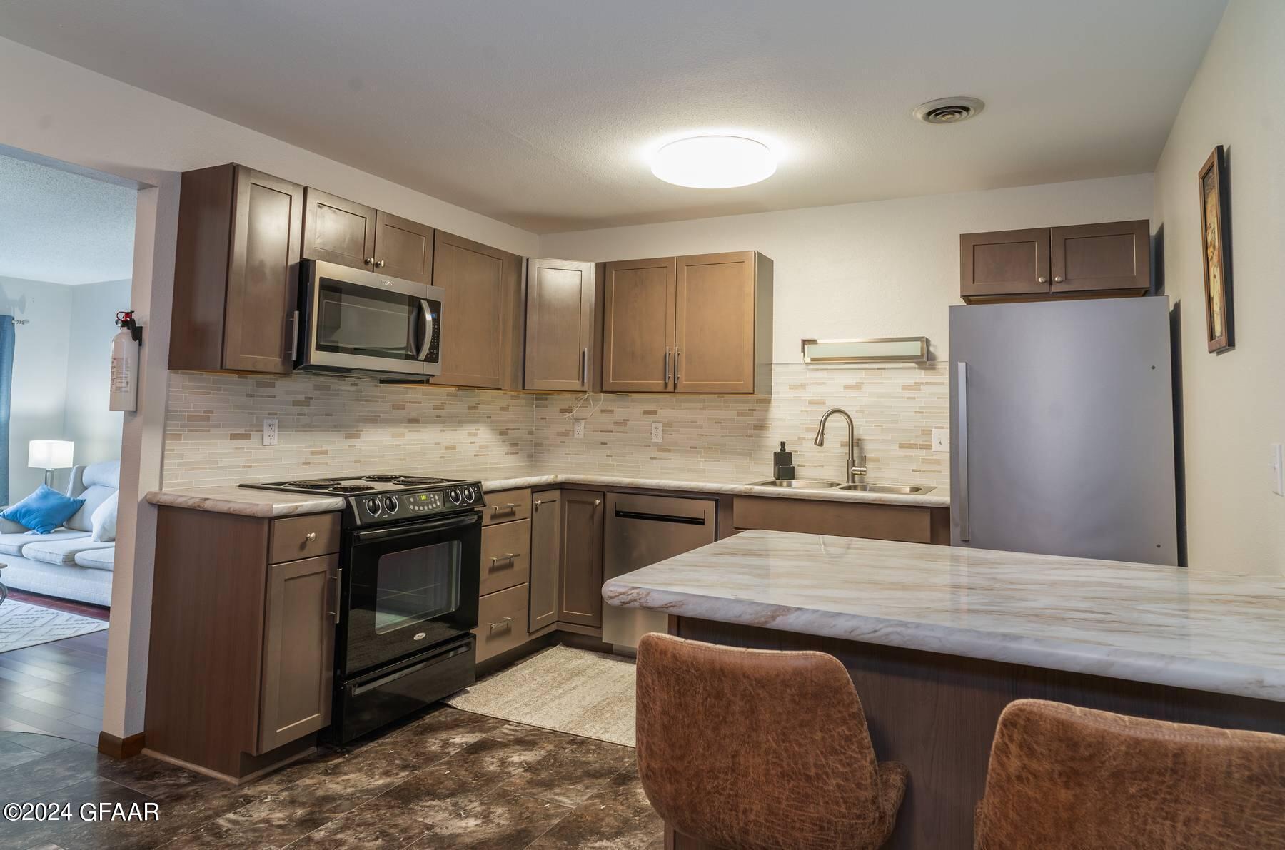 815 DUKE Drive, 428