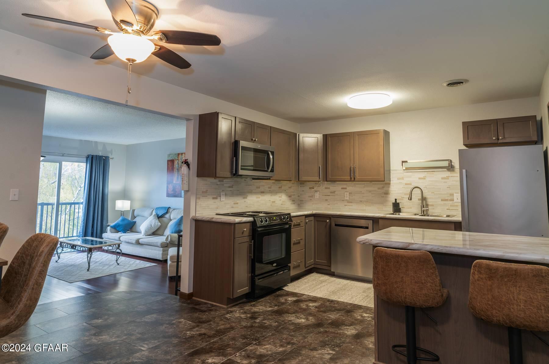 815 DUKE Drive, 428
