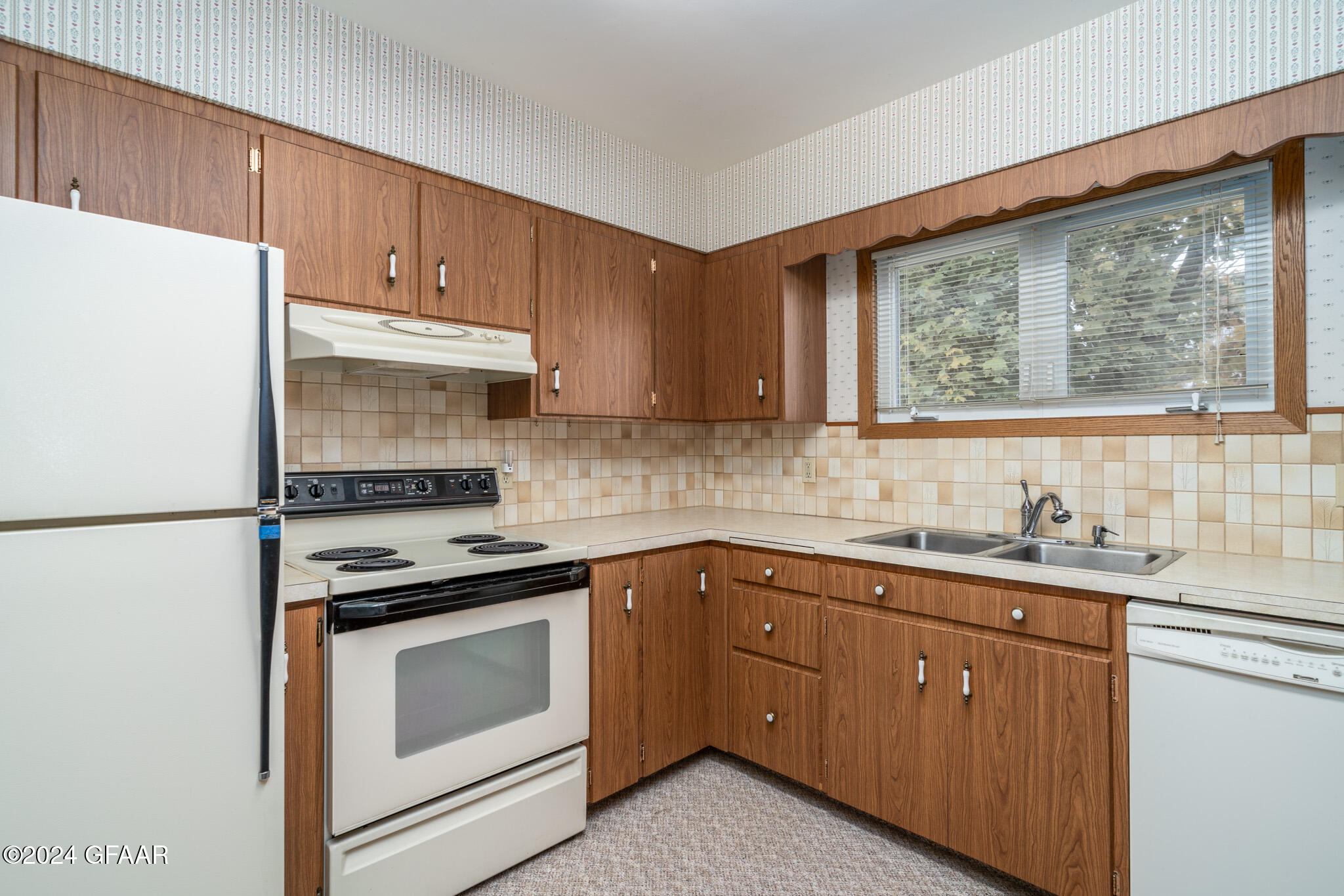 1022 GREENWOOD Drive SE