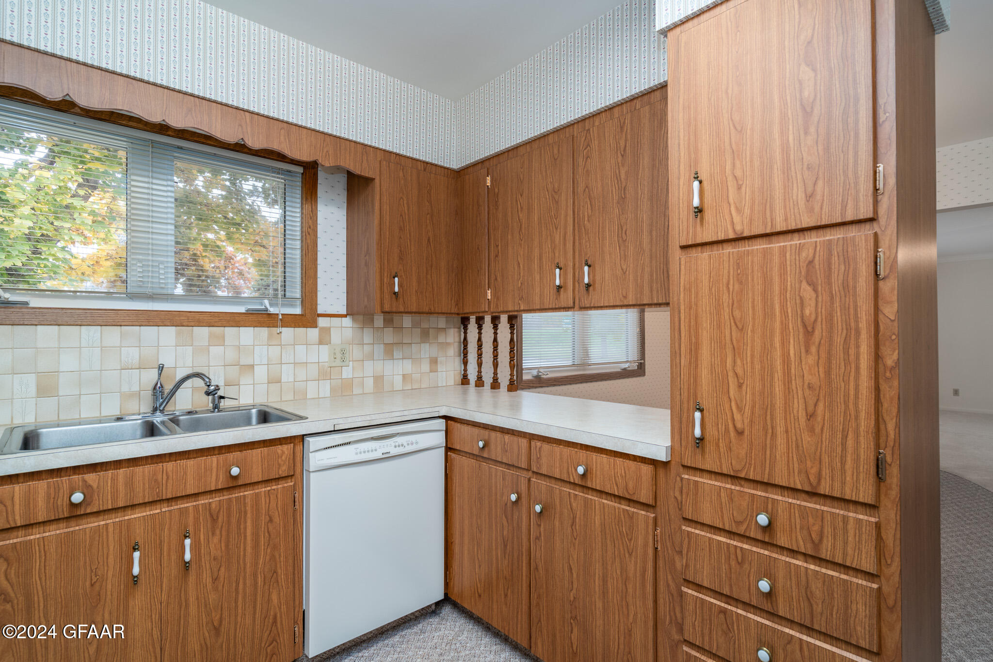 1022 GREENWOOD Drive SE