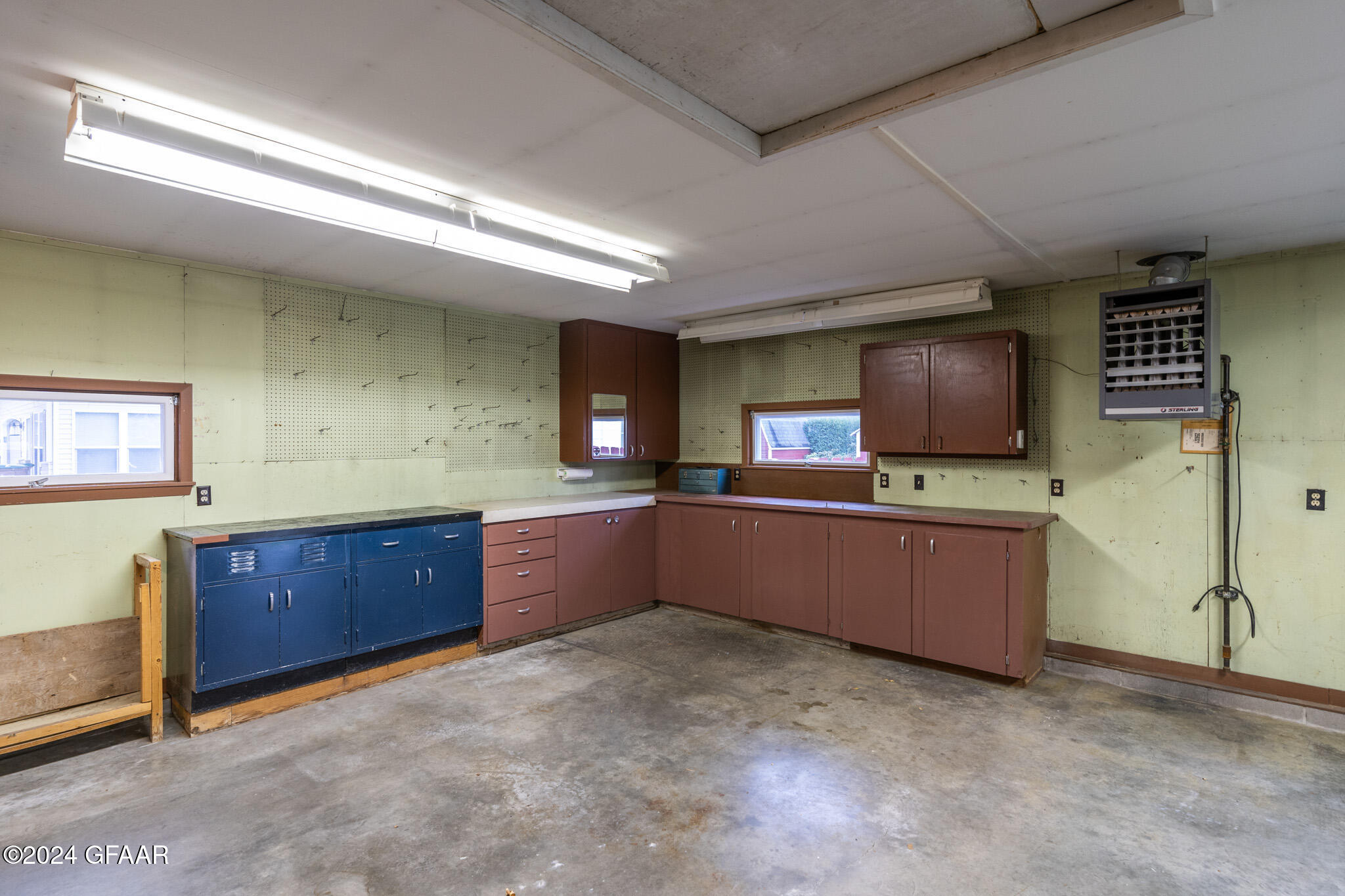 1022 GREENWOOD Drive SE