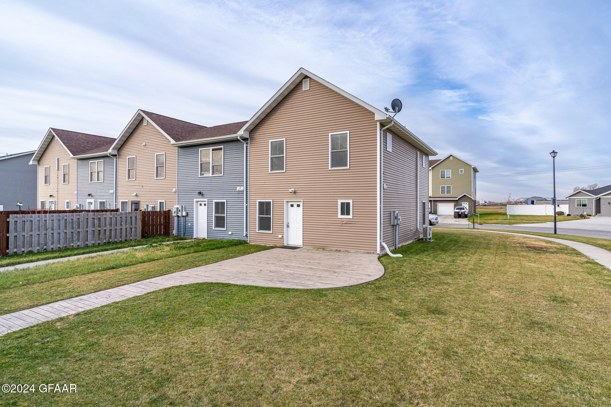 1001 THAMES Court