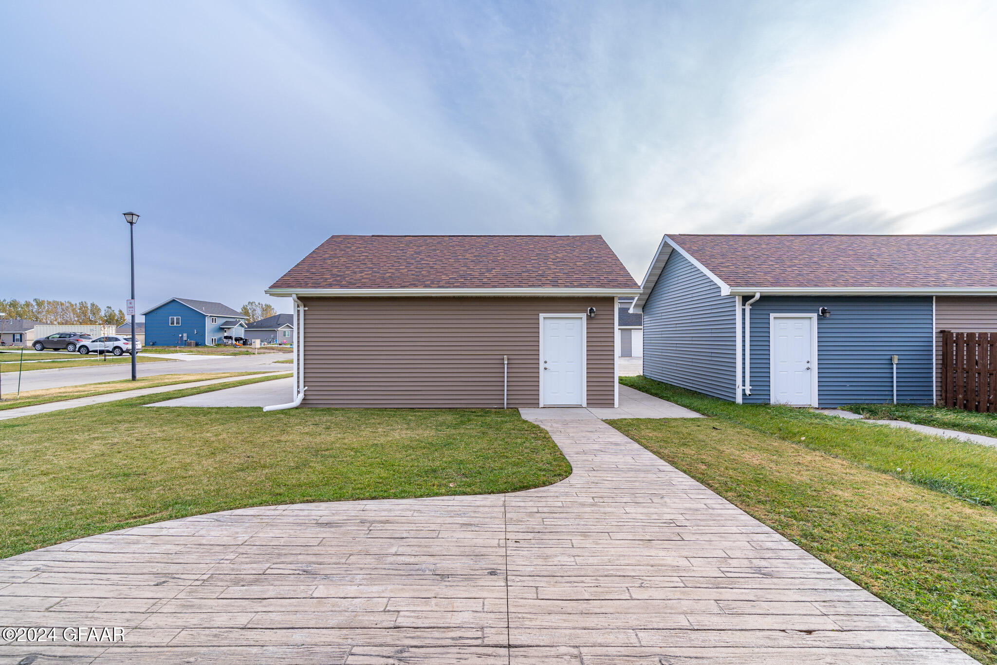 1001 THAMES Court