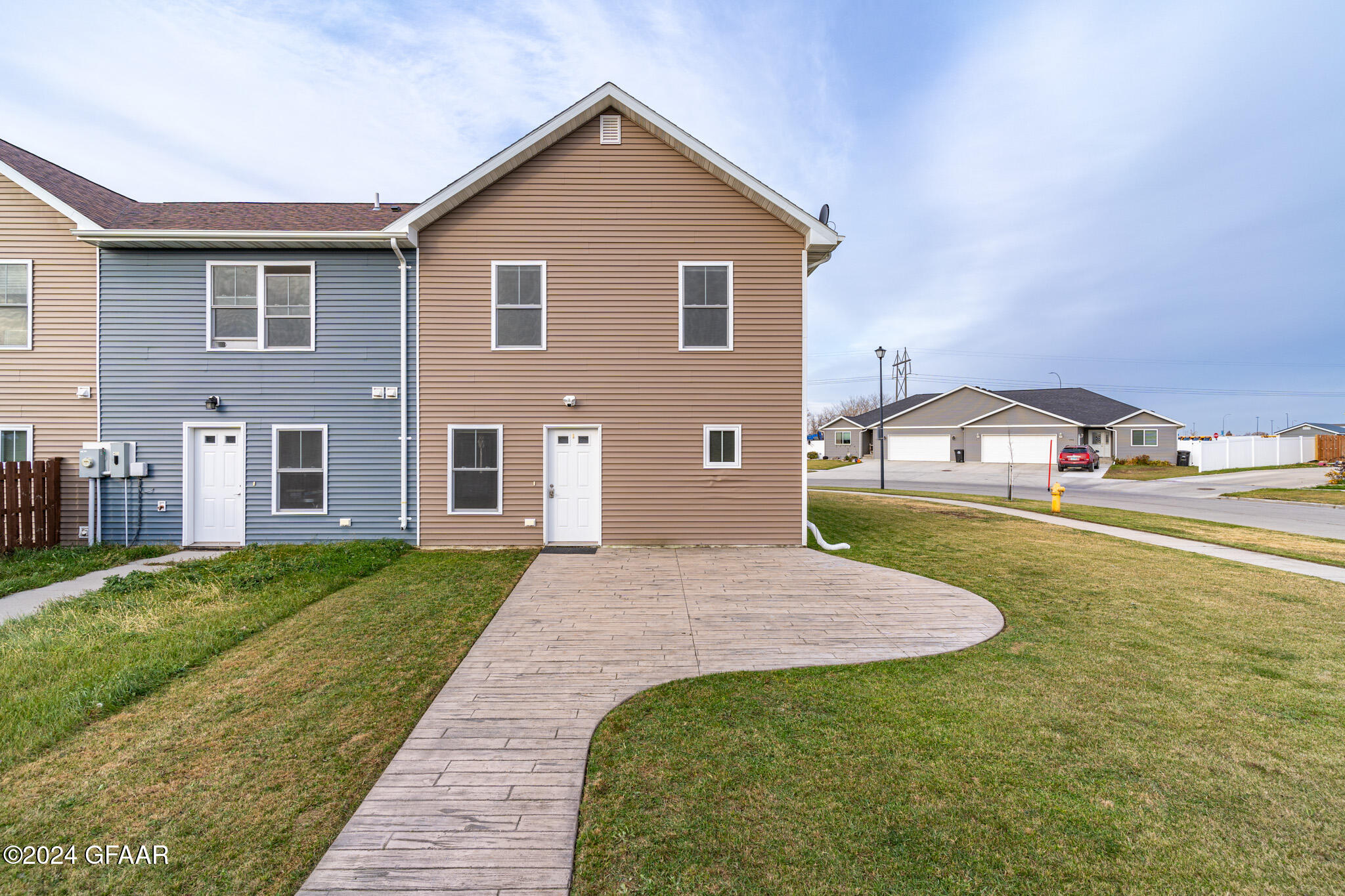 1001 THAMES Court