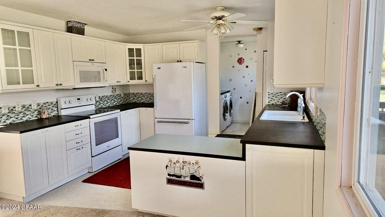 212 GOLF Avenue E, McVille