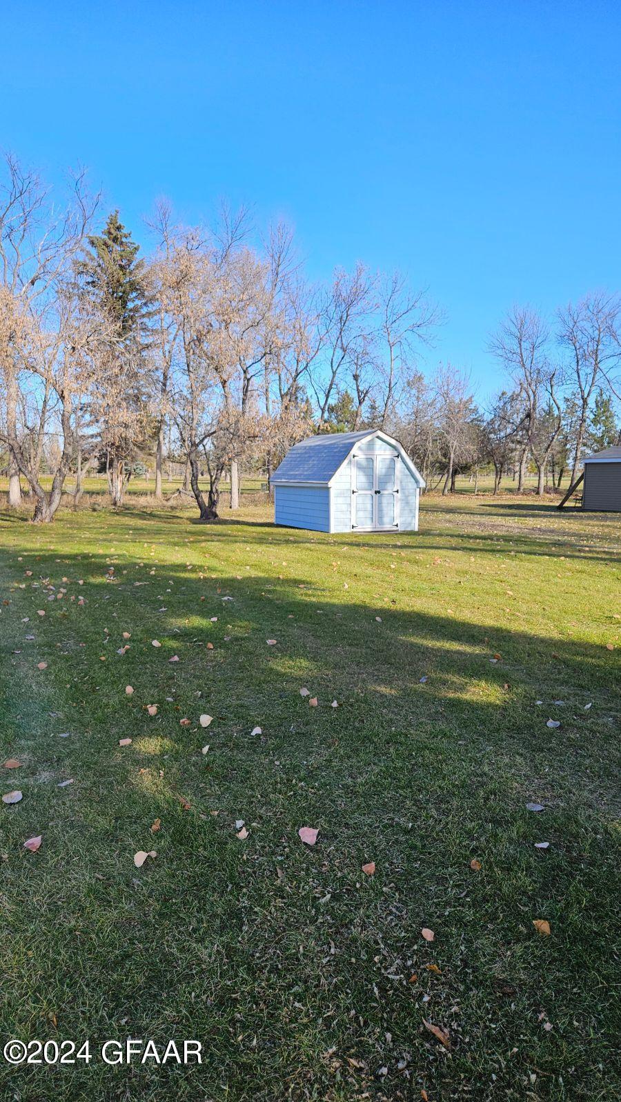 212 GOLF Avenue E, McVille