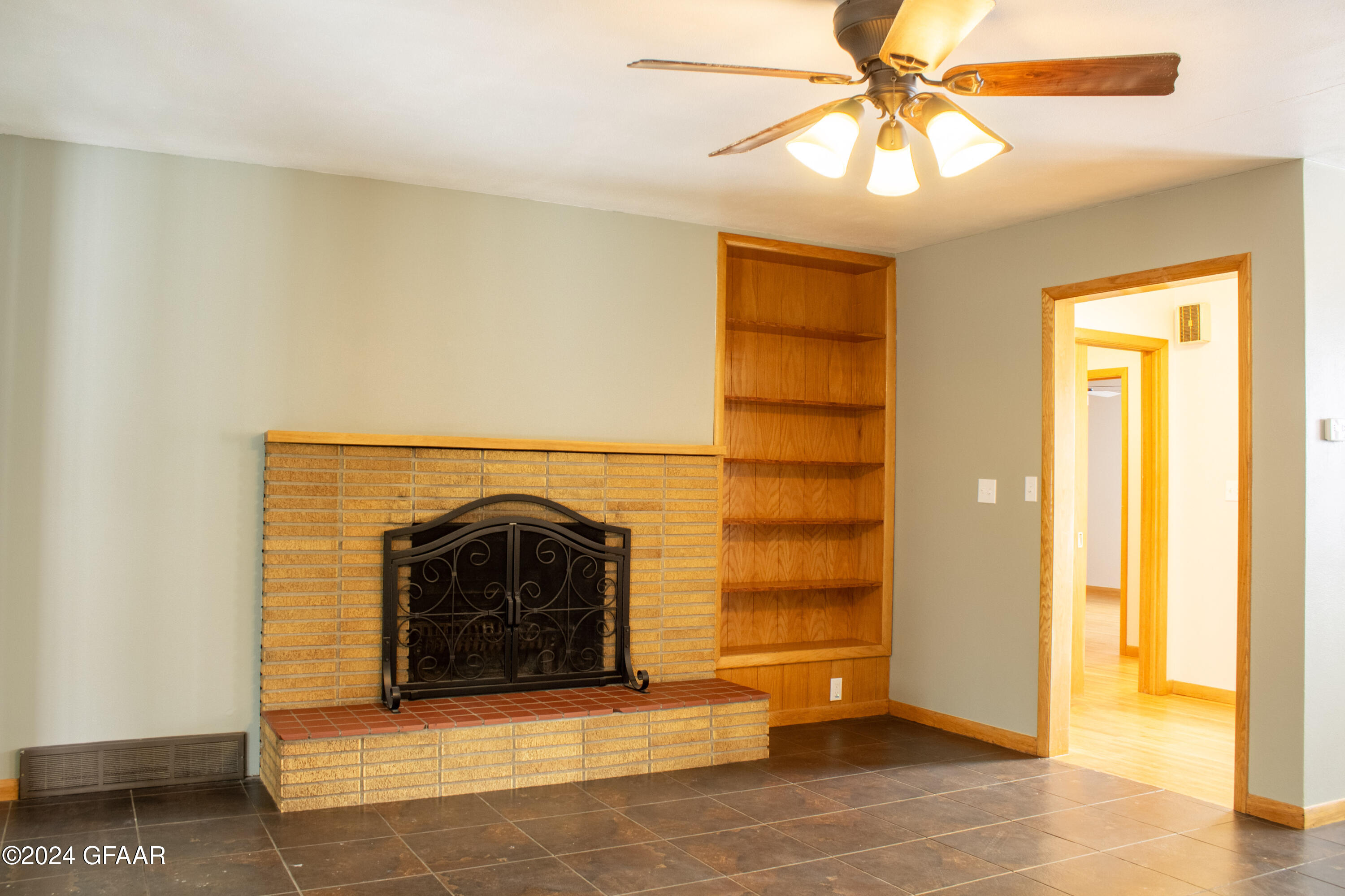 313 SHADY LOOP