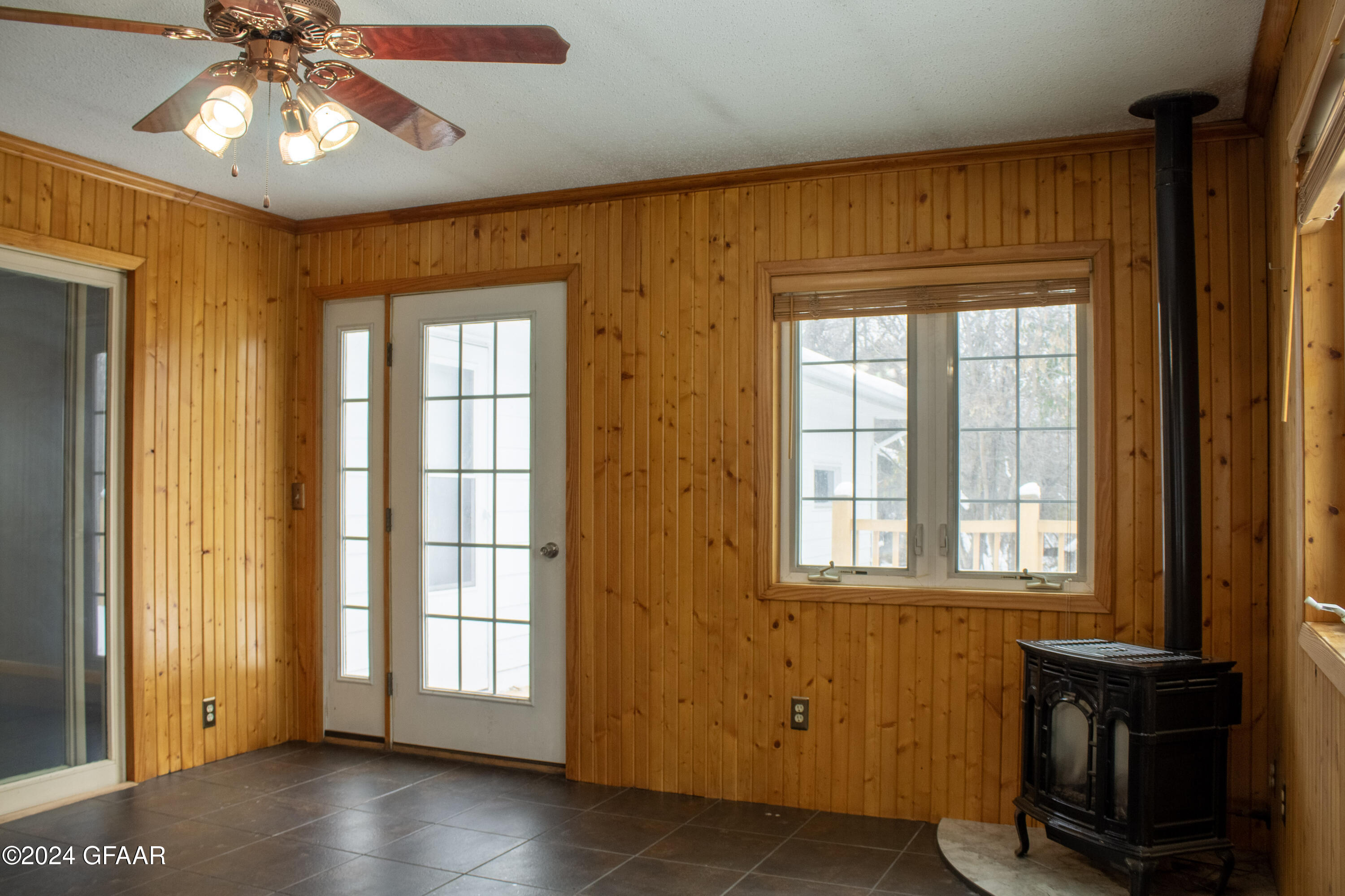 313 SHADY LOOP