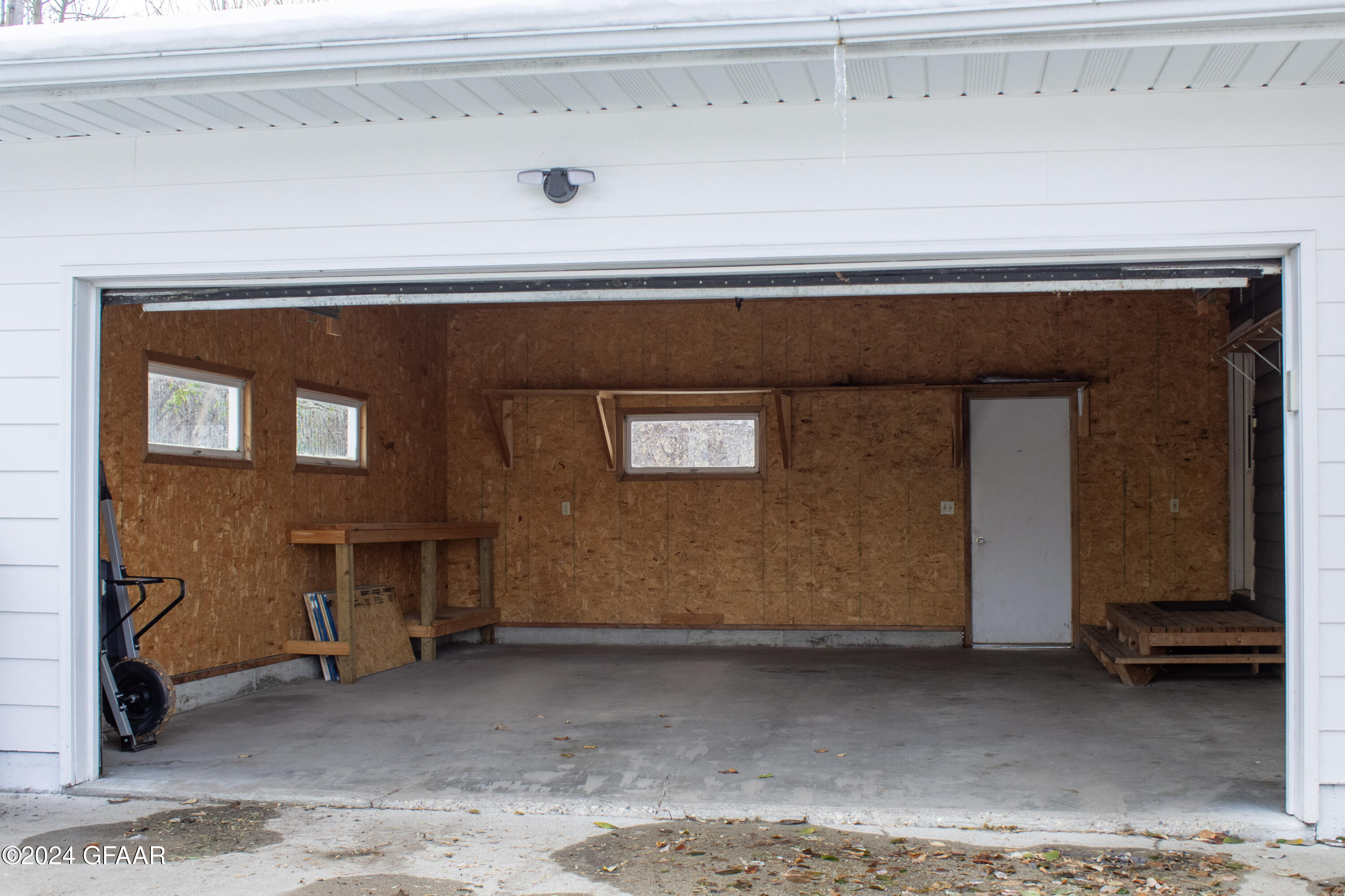313 SHADY LOOP
