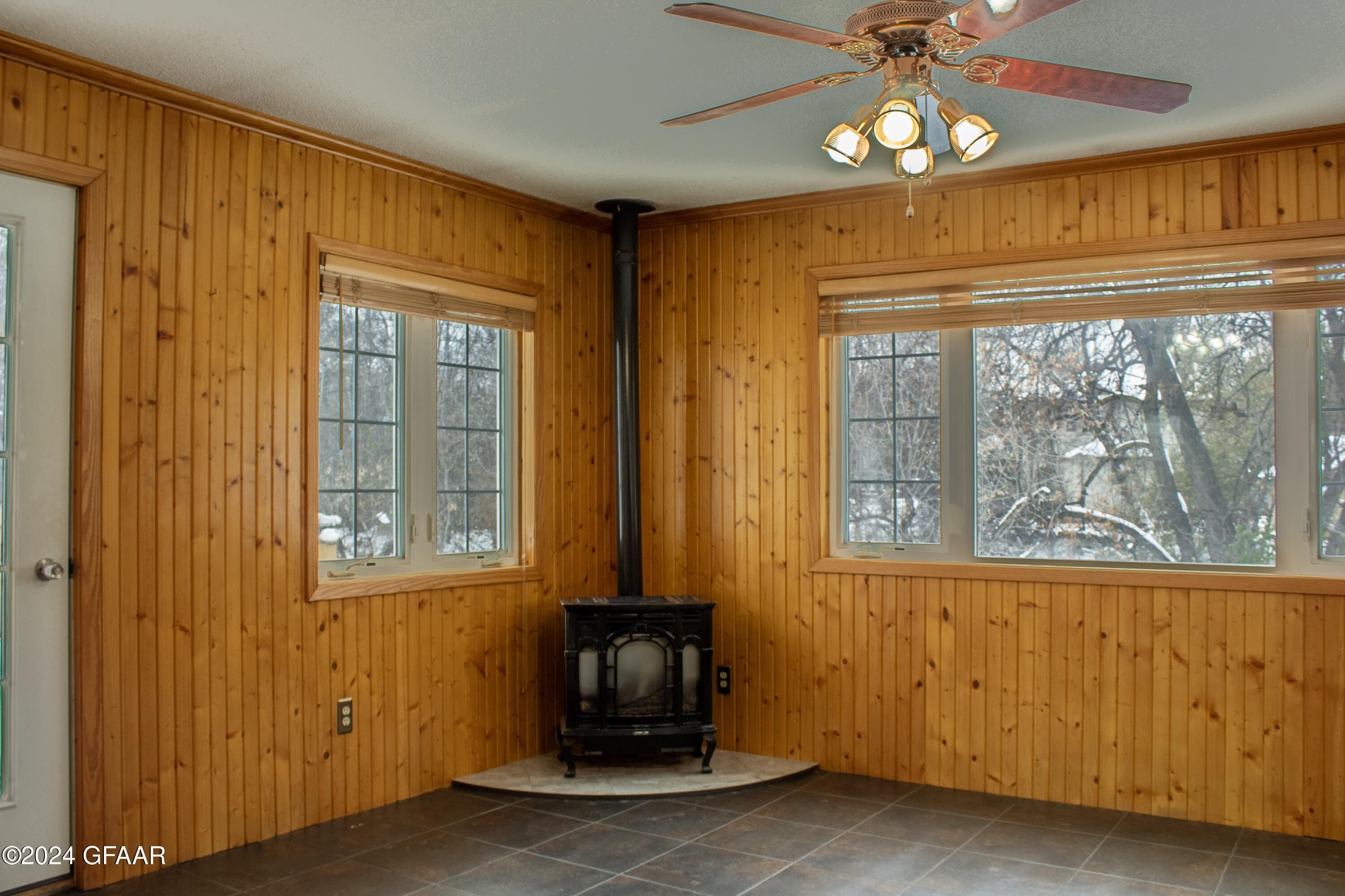 313 SHADY LOOP