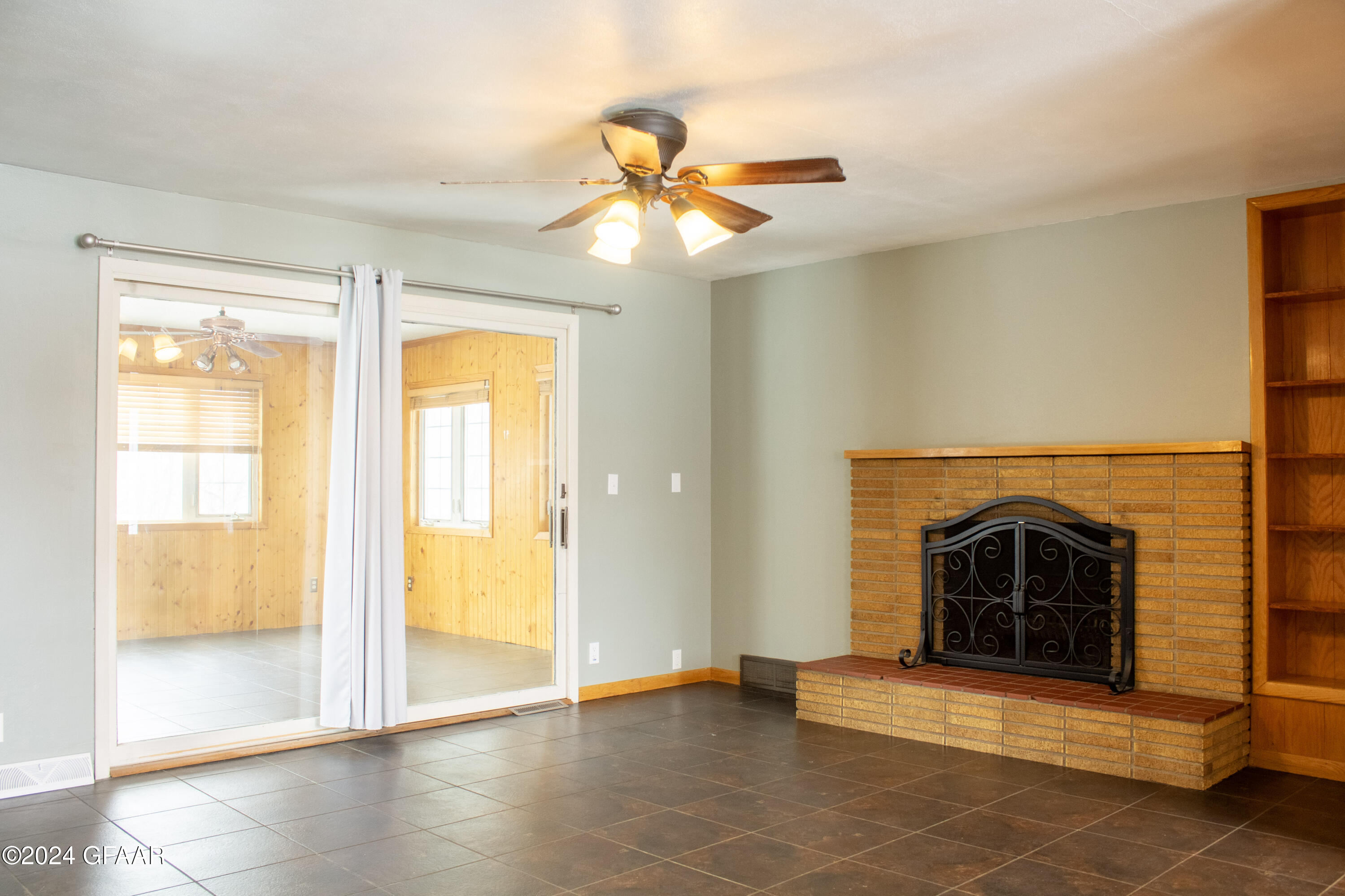 313 SHADY LOOP