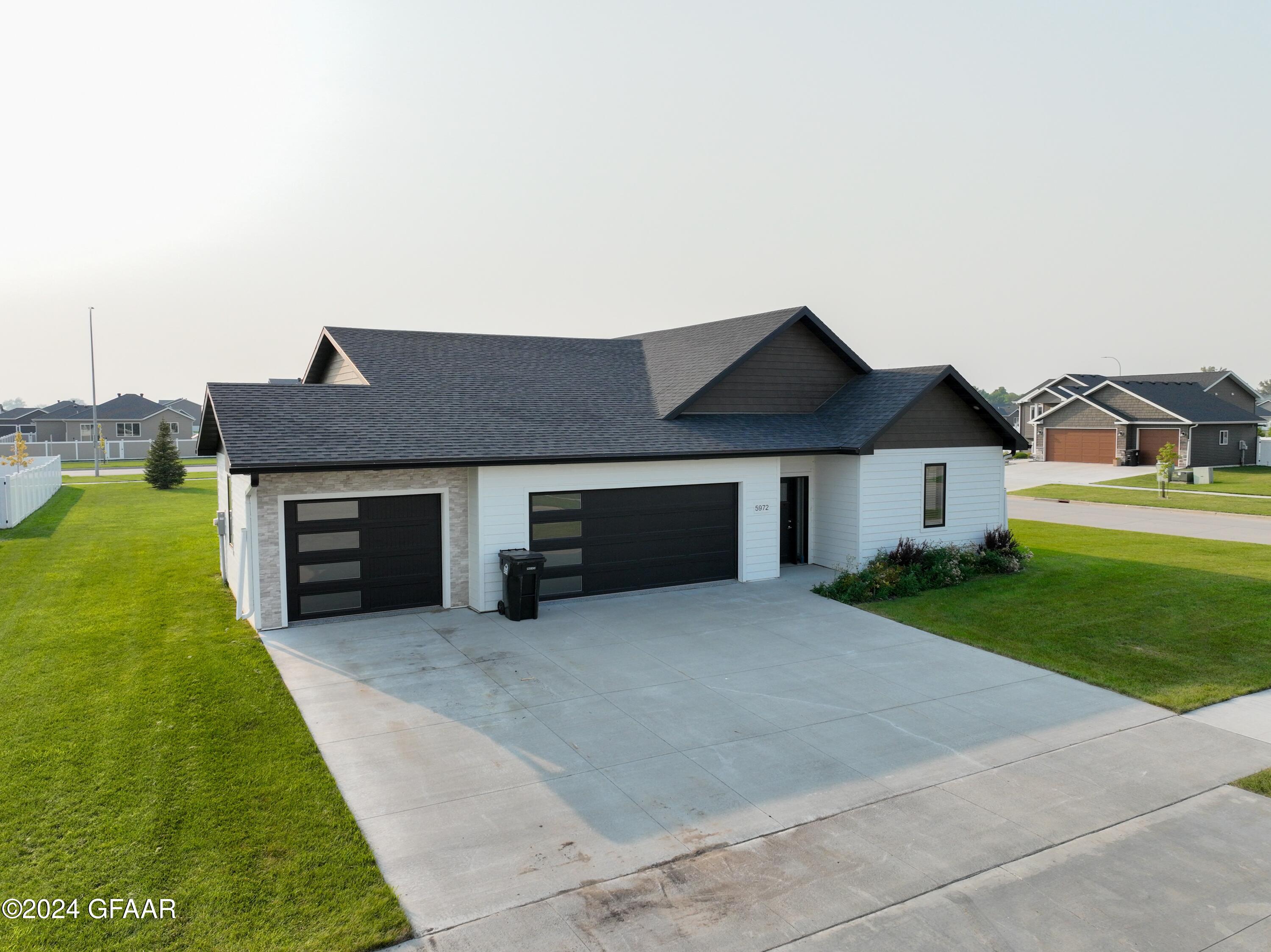 5972 PRAIRIEWOOD Drive W