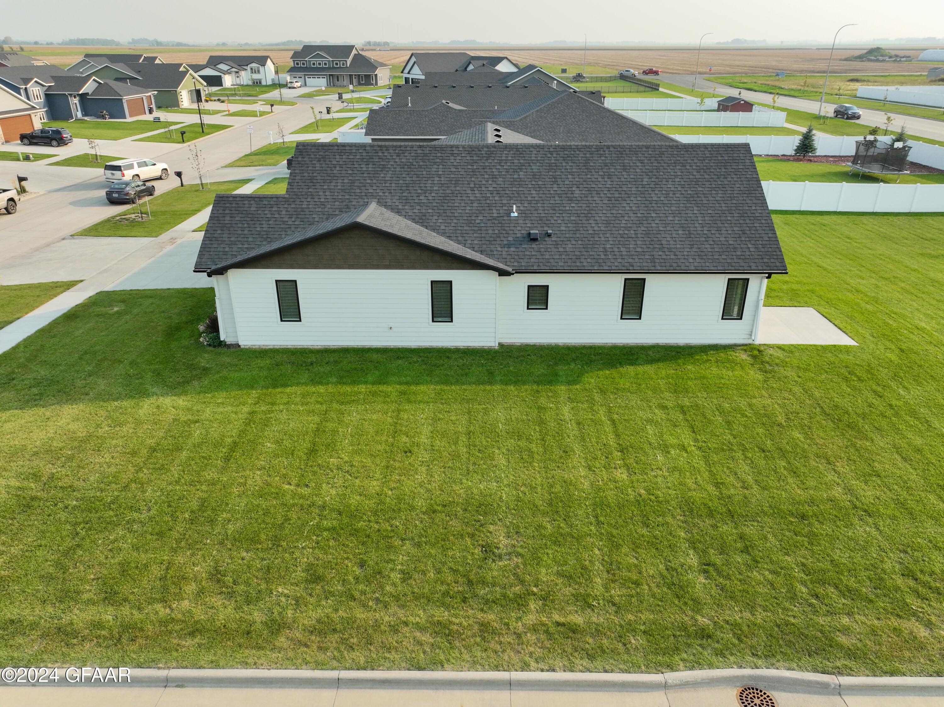 5972 PRAIRIEWOOD Drive W