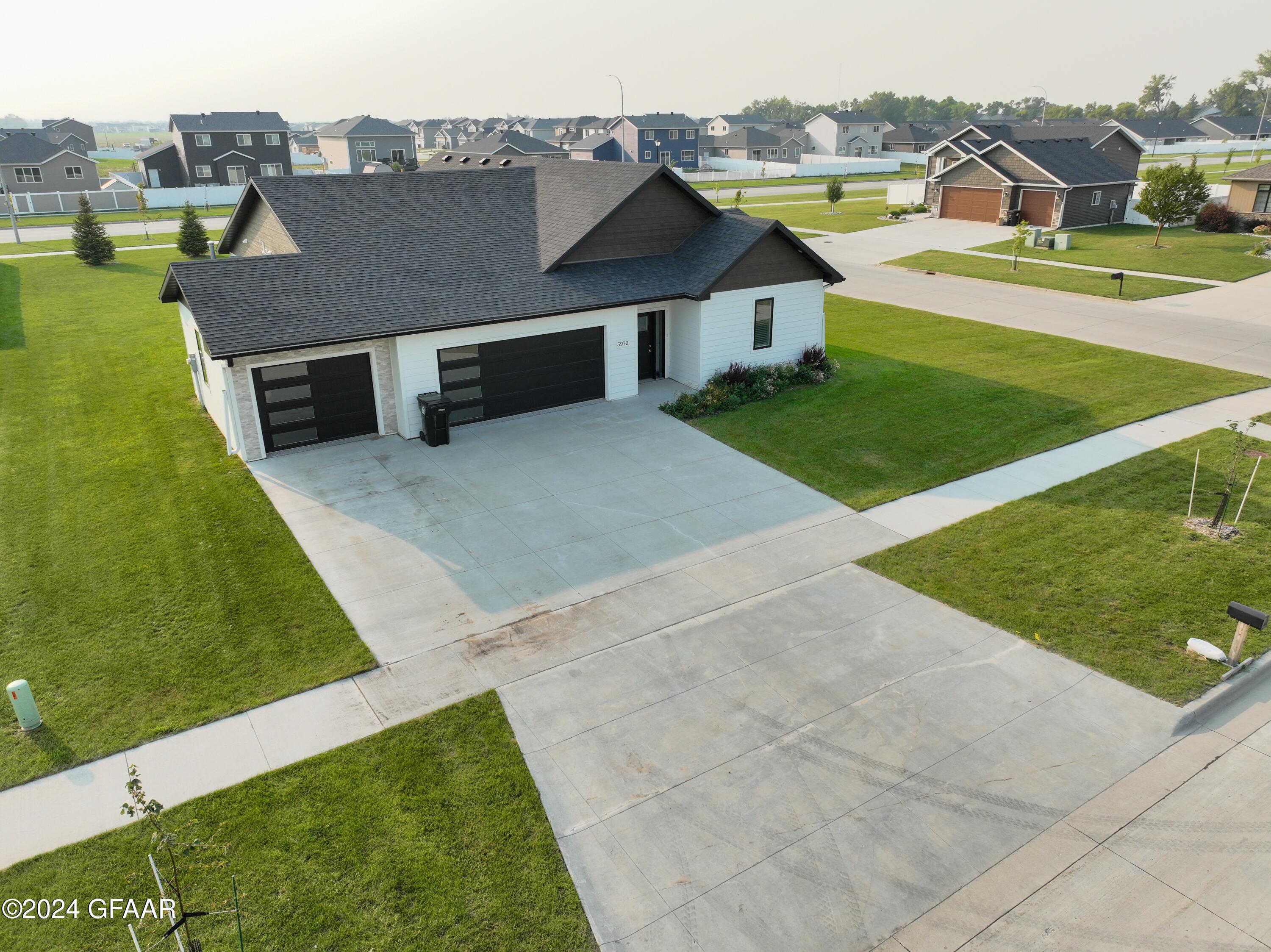 5972 PRAIRIEWOOD Drive W