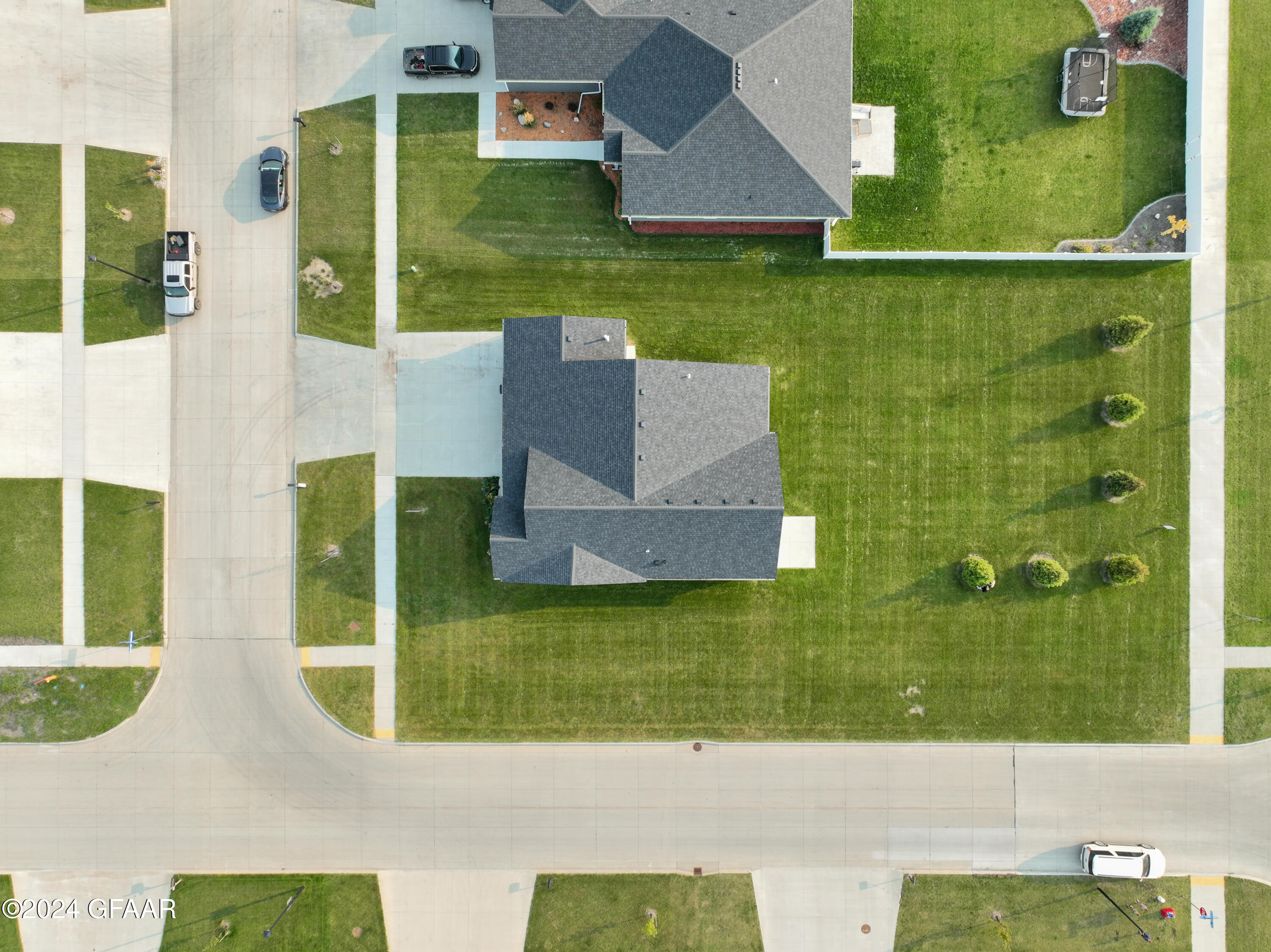 5972 PRAIRIEWOOD Drive W