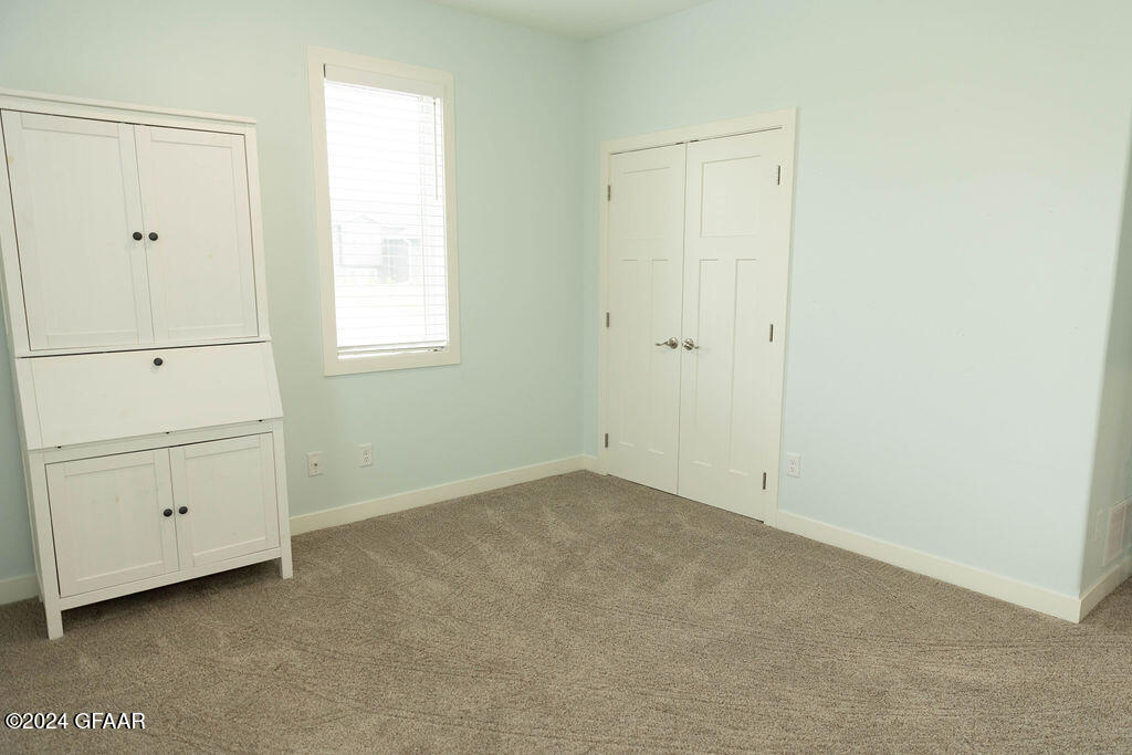 5972 PRAIRIEWOOD Drive W