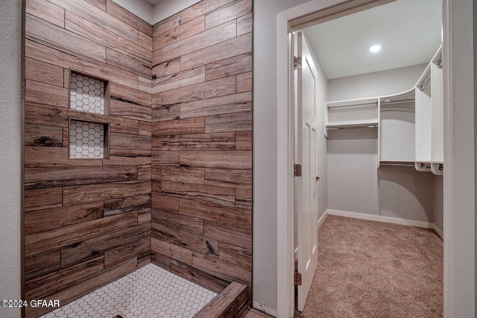 5972 PRAIRIEWOOD Drive W