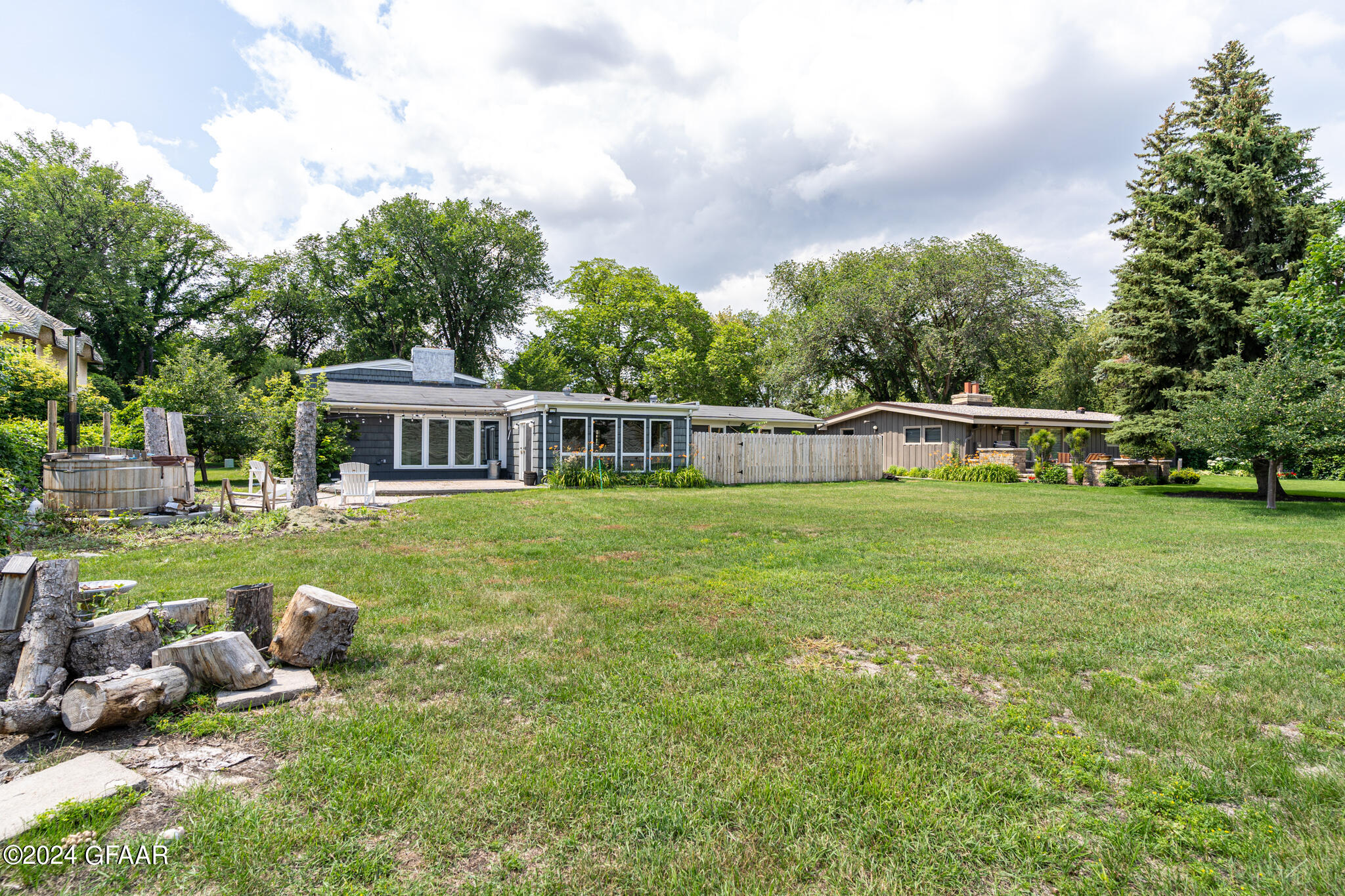 711 REEVES Drive