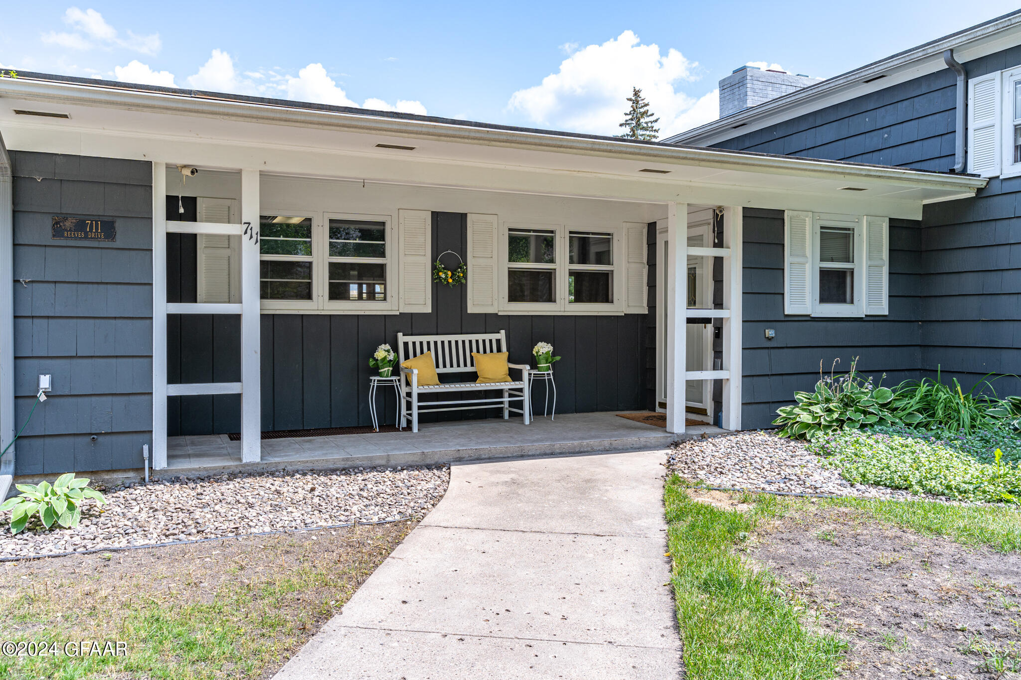 711 REEVES Drive