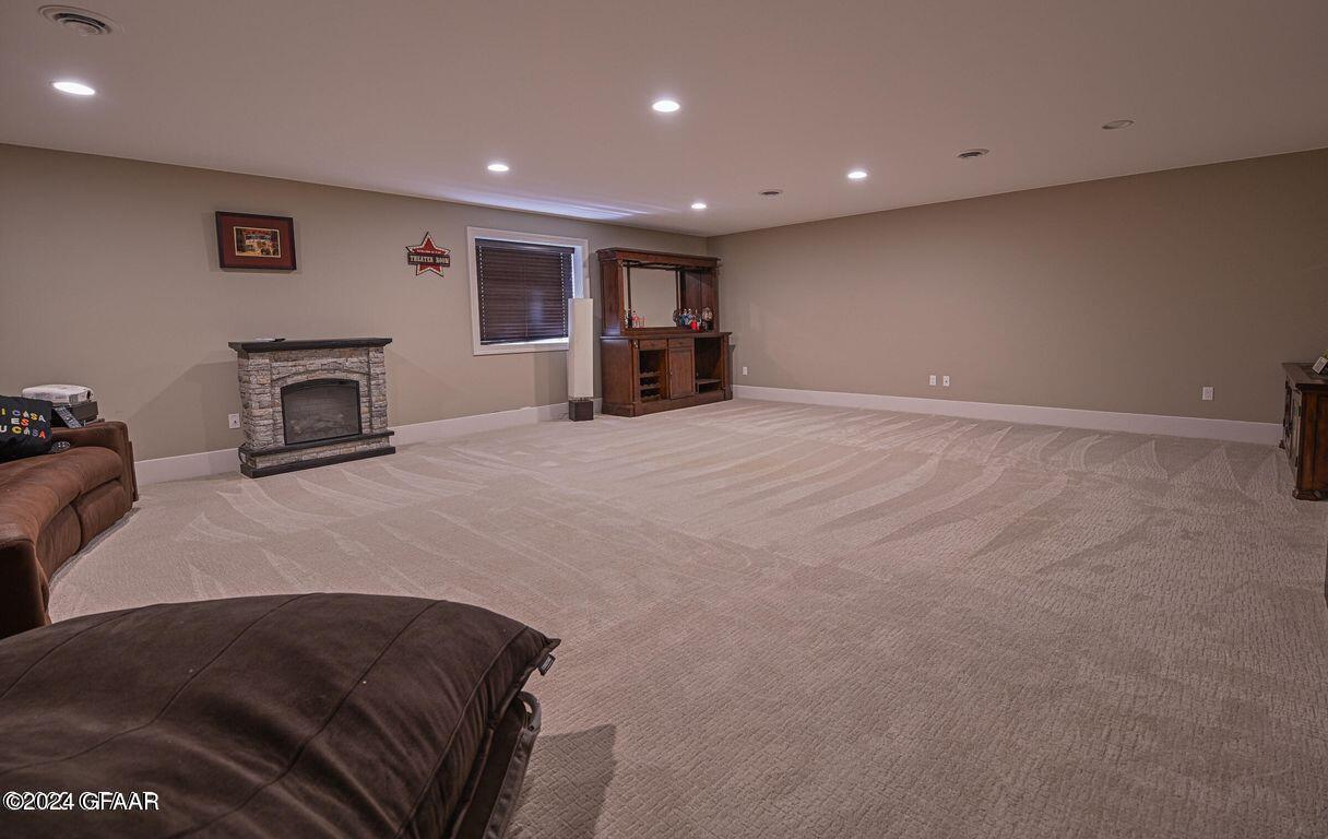 6005 PRAIRIEWOOD Drive