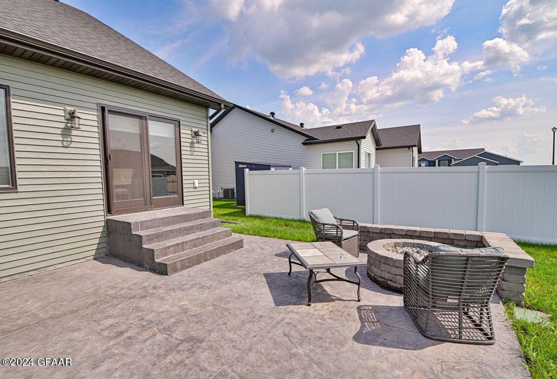 6005 PRAIRIEWOOD Drive