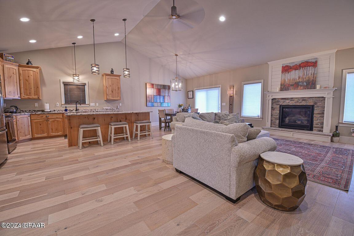 6005 PRAIRIEWOOD Drive
