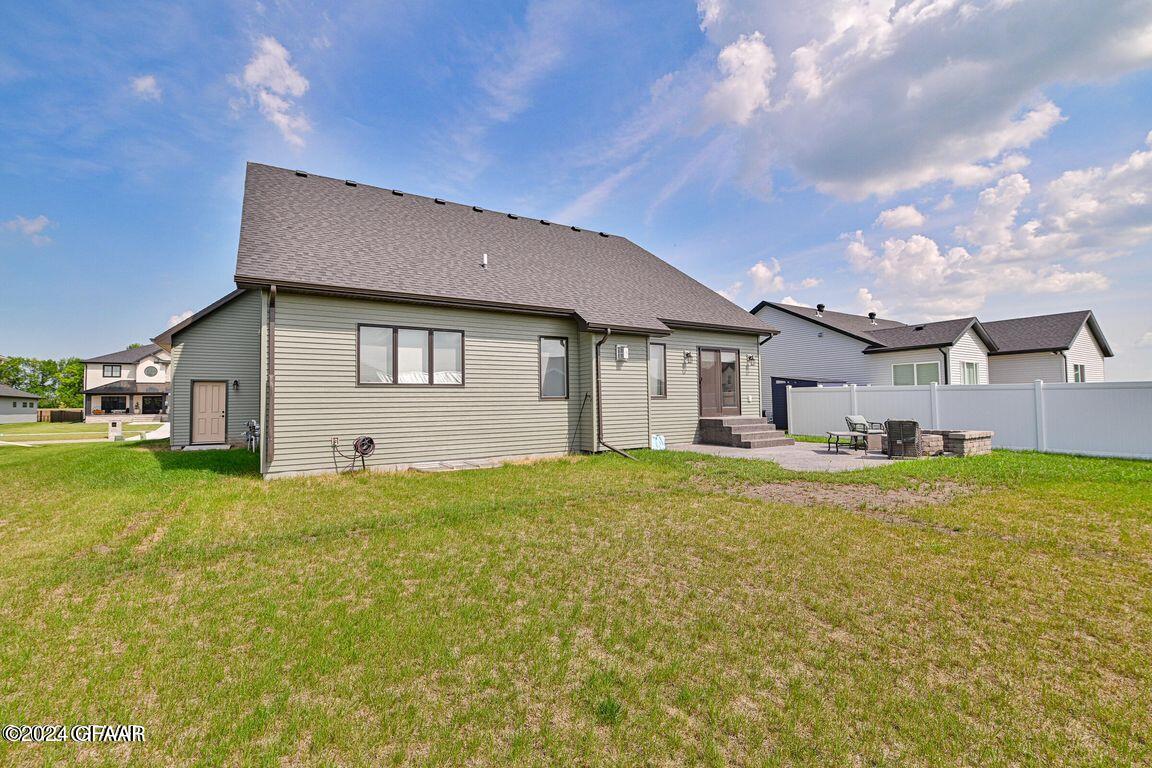 6005 PRAIRIEWOOD Drive