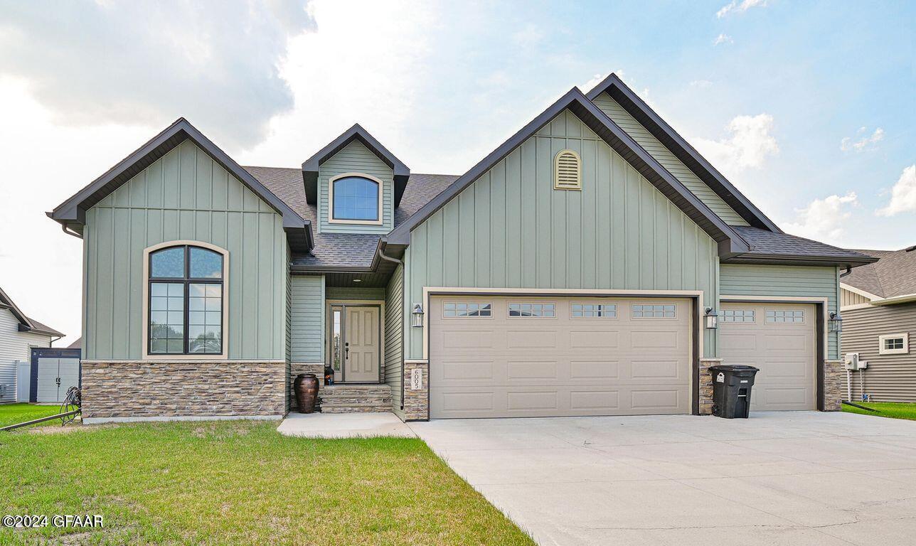 6005 PRAIRIEWOOD Drive
