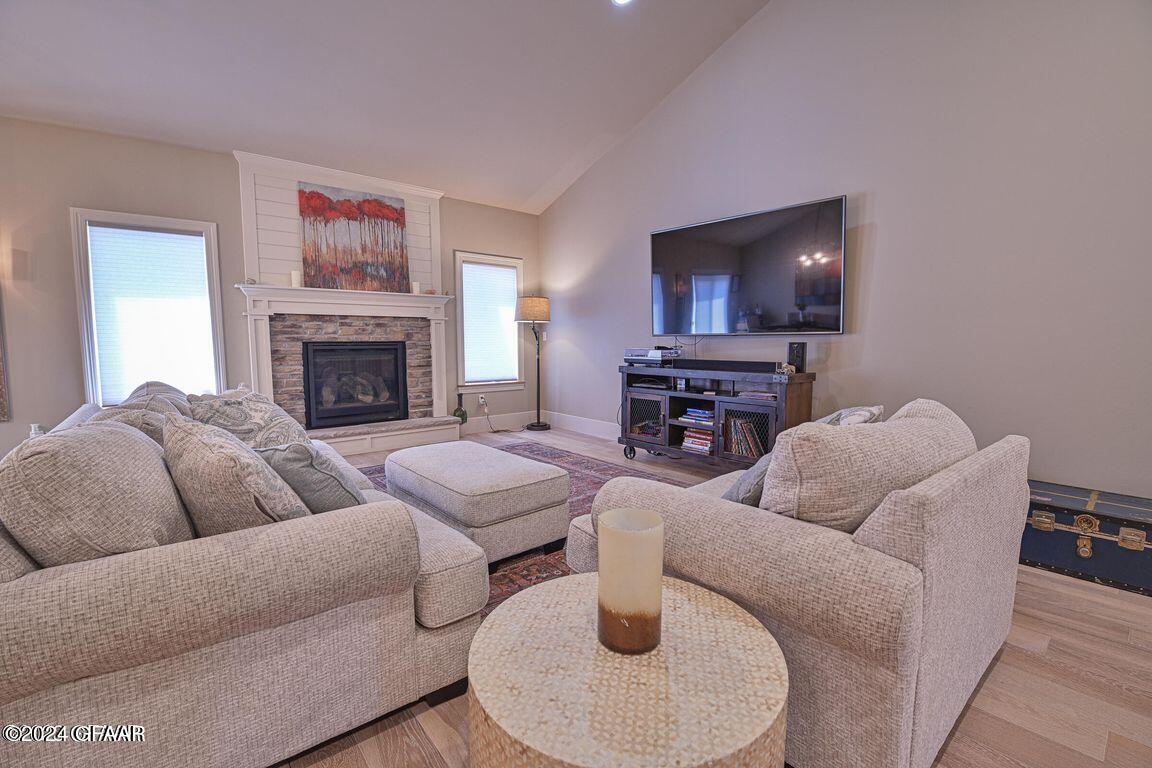 6005 PRAIRIEWOOD Drive