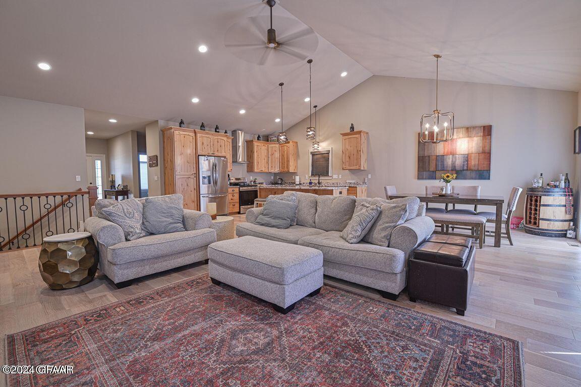 6005 PRAIRIEWOOD Drive