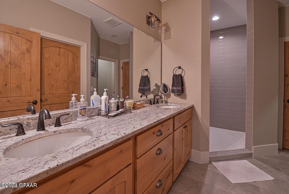 6005 PRAIRIEWOOD Drive