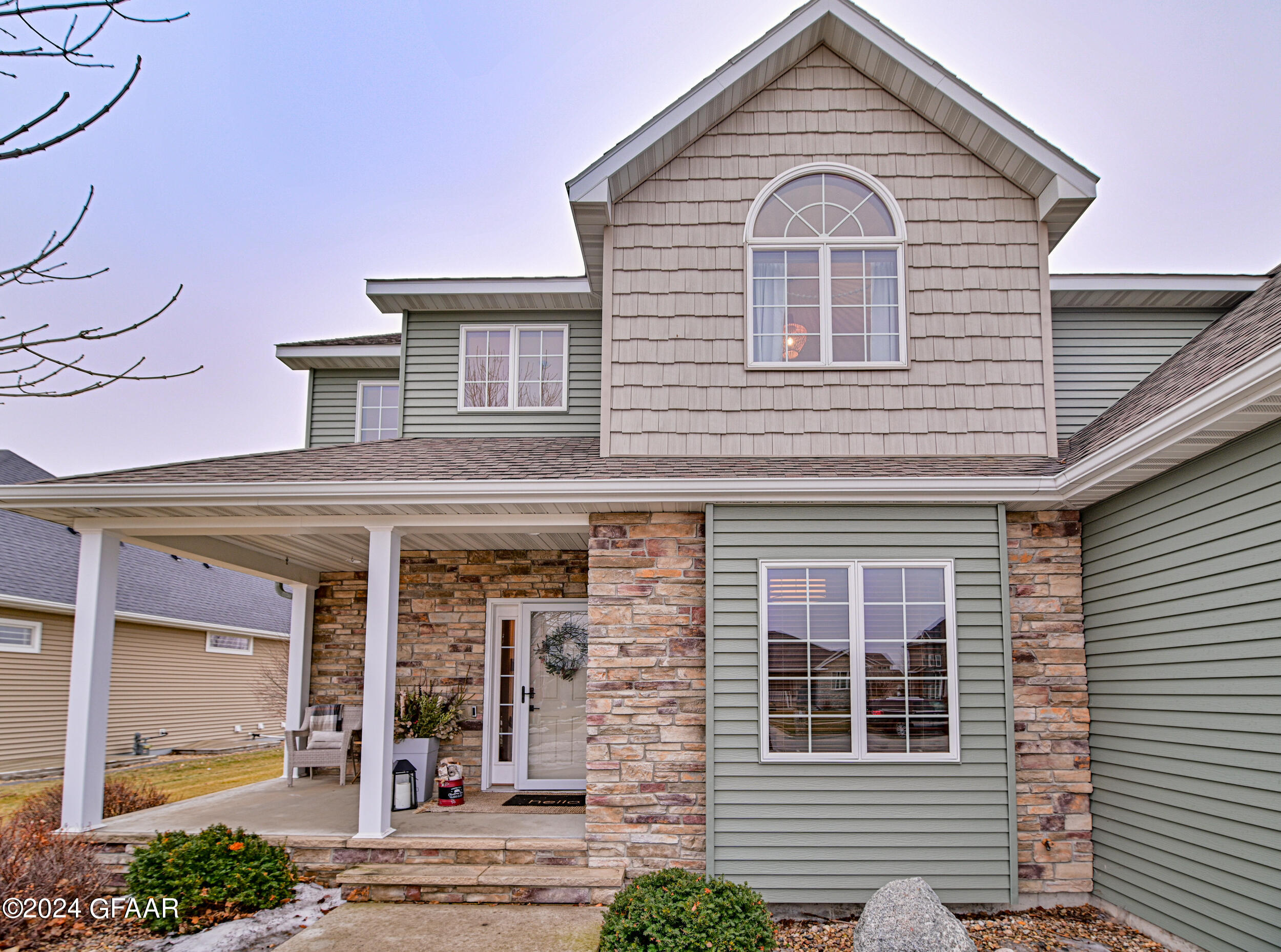 1490 ROBERT Circle