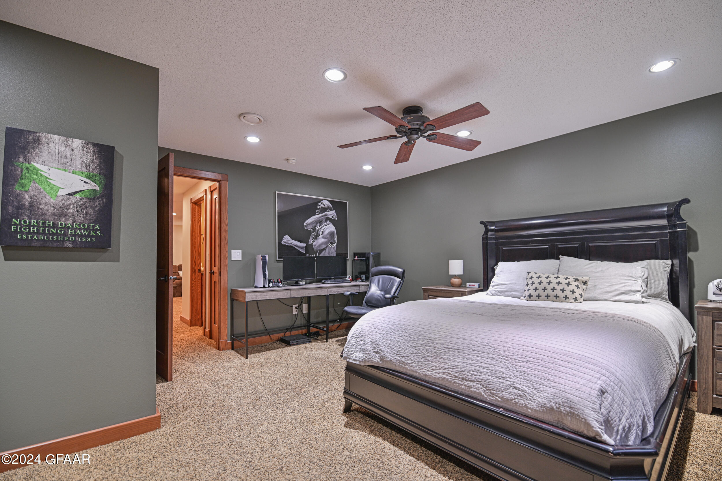 1490 ROBERT Circle