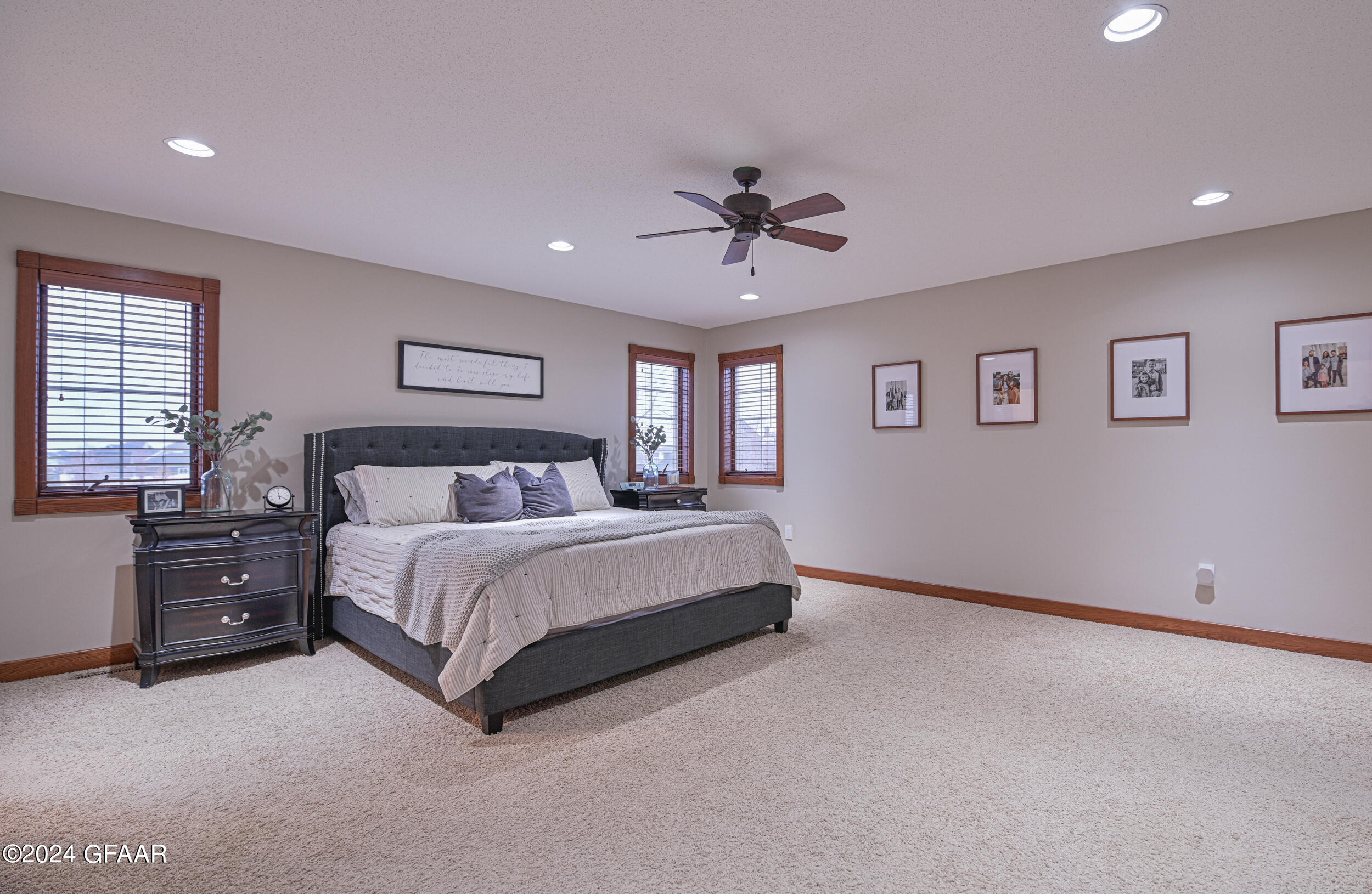 1490 ROBERT Circle
