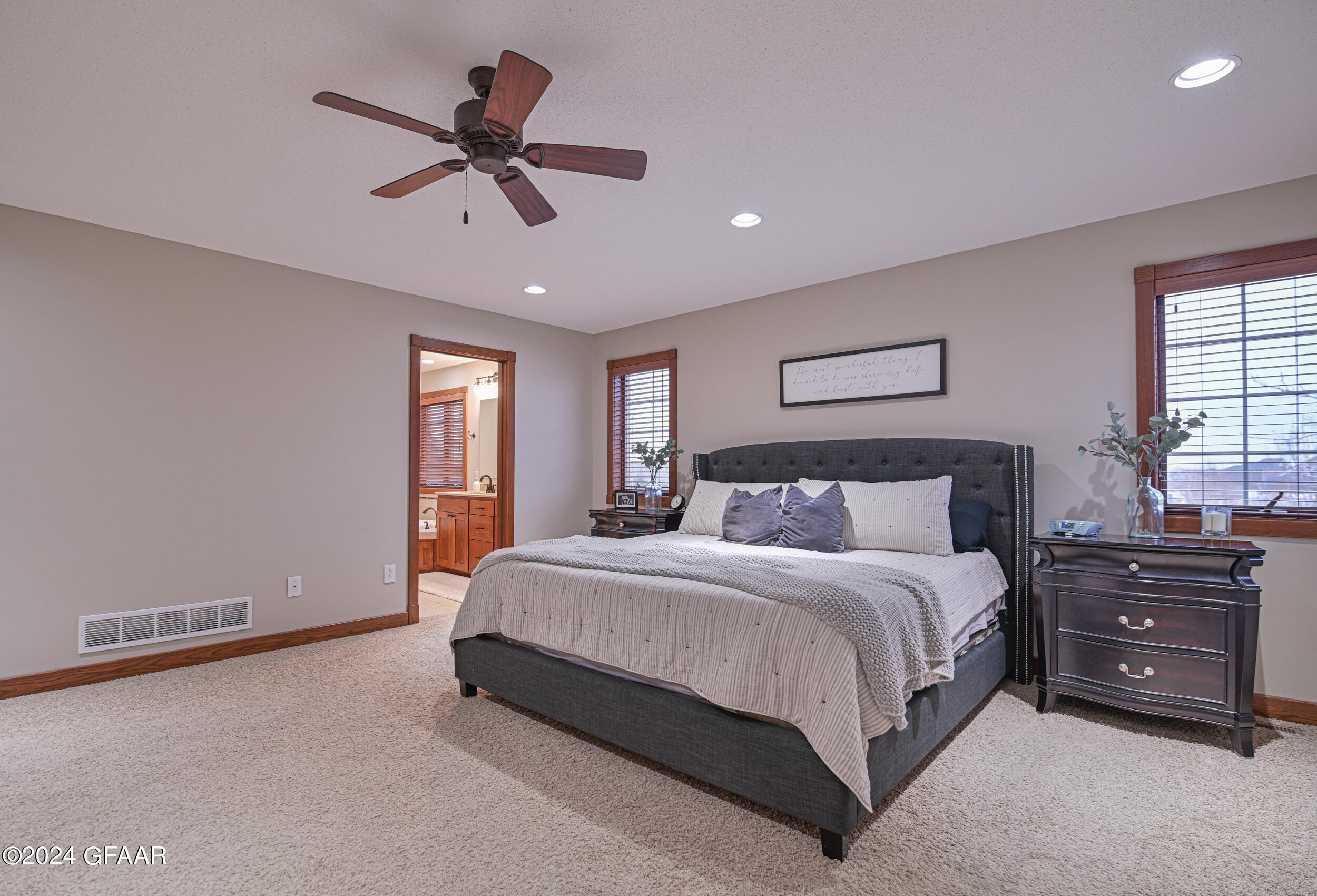 1490 ROBERT Circle