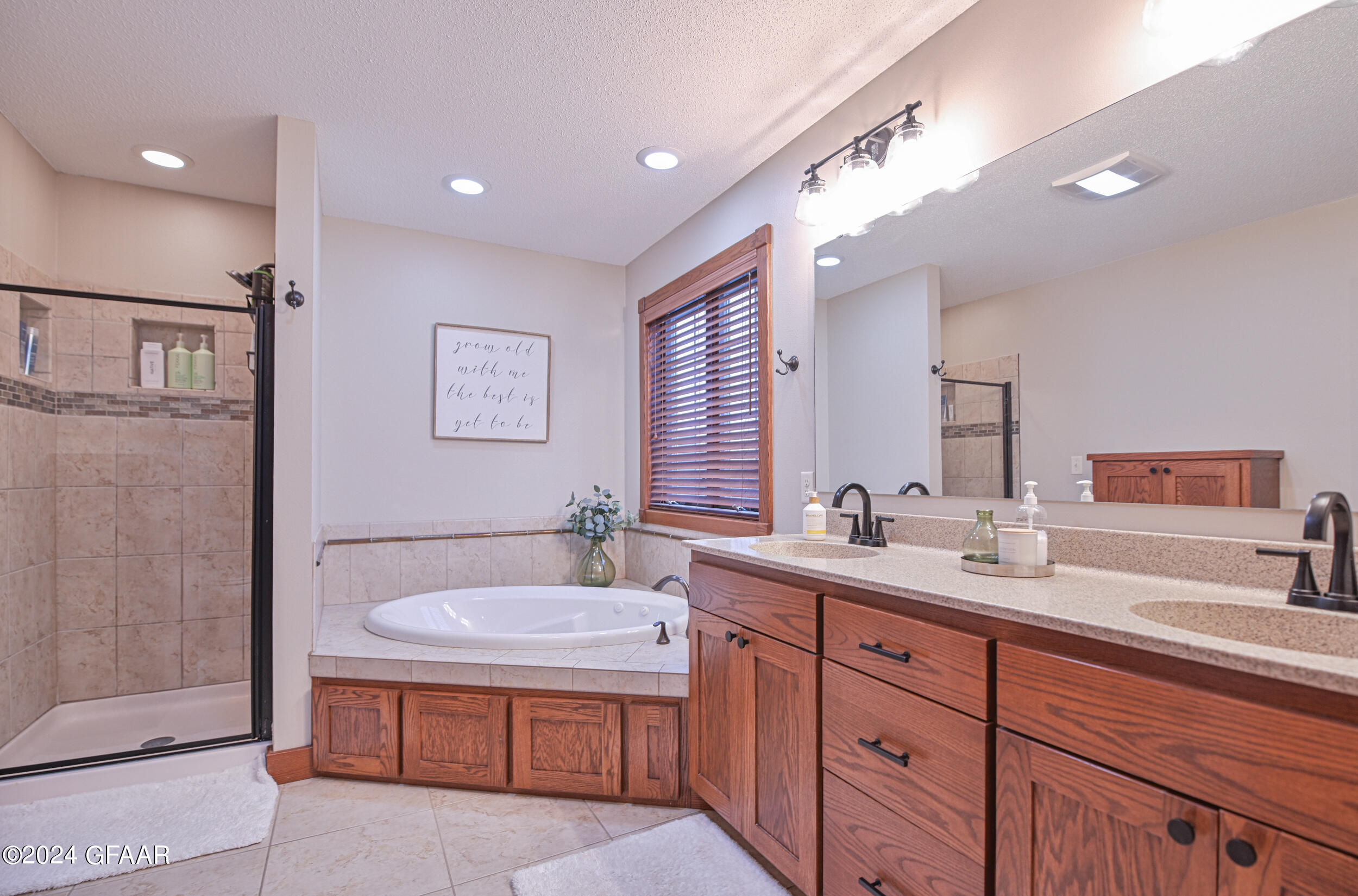1490 ROBERT Circle