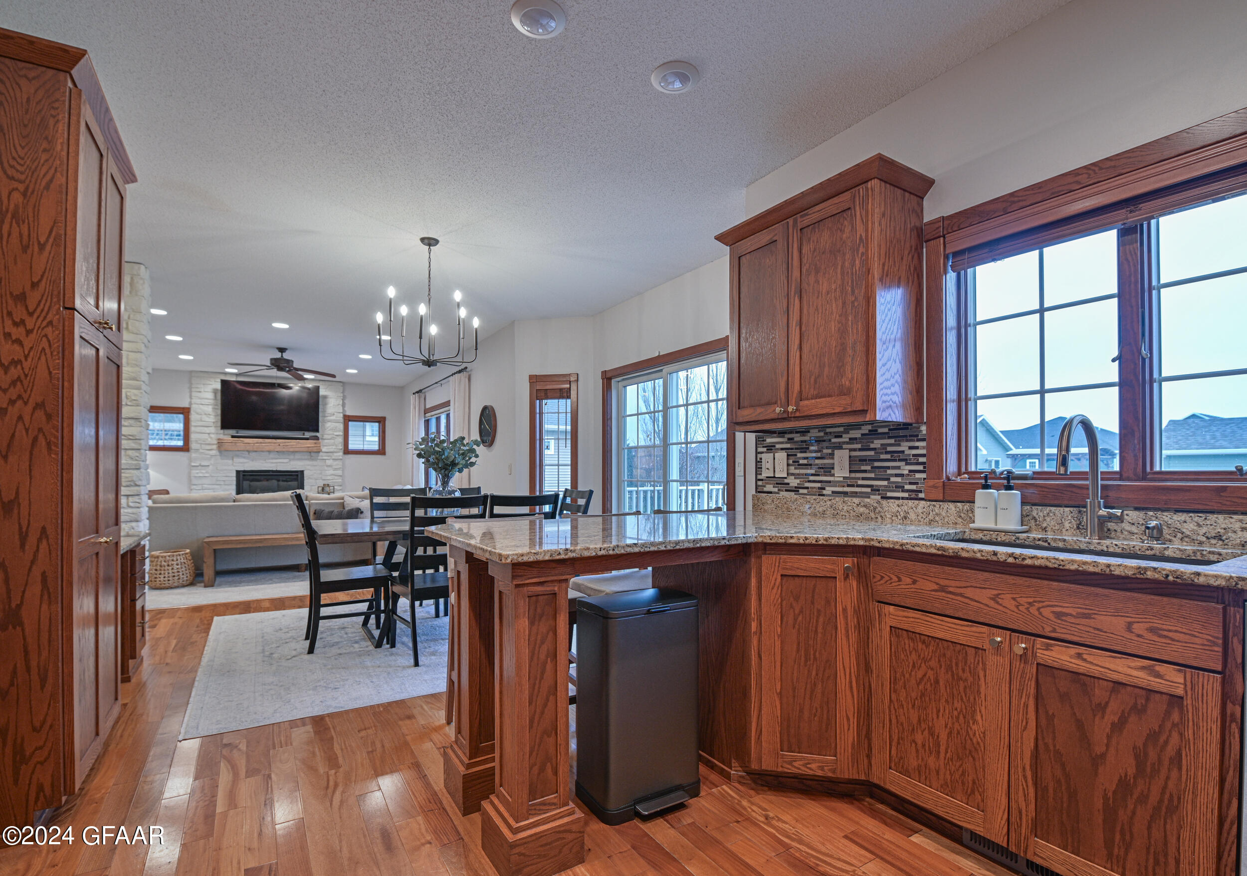 1490 ROBERT Circle