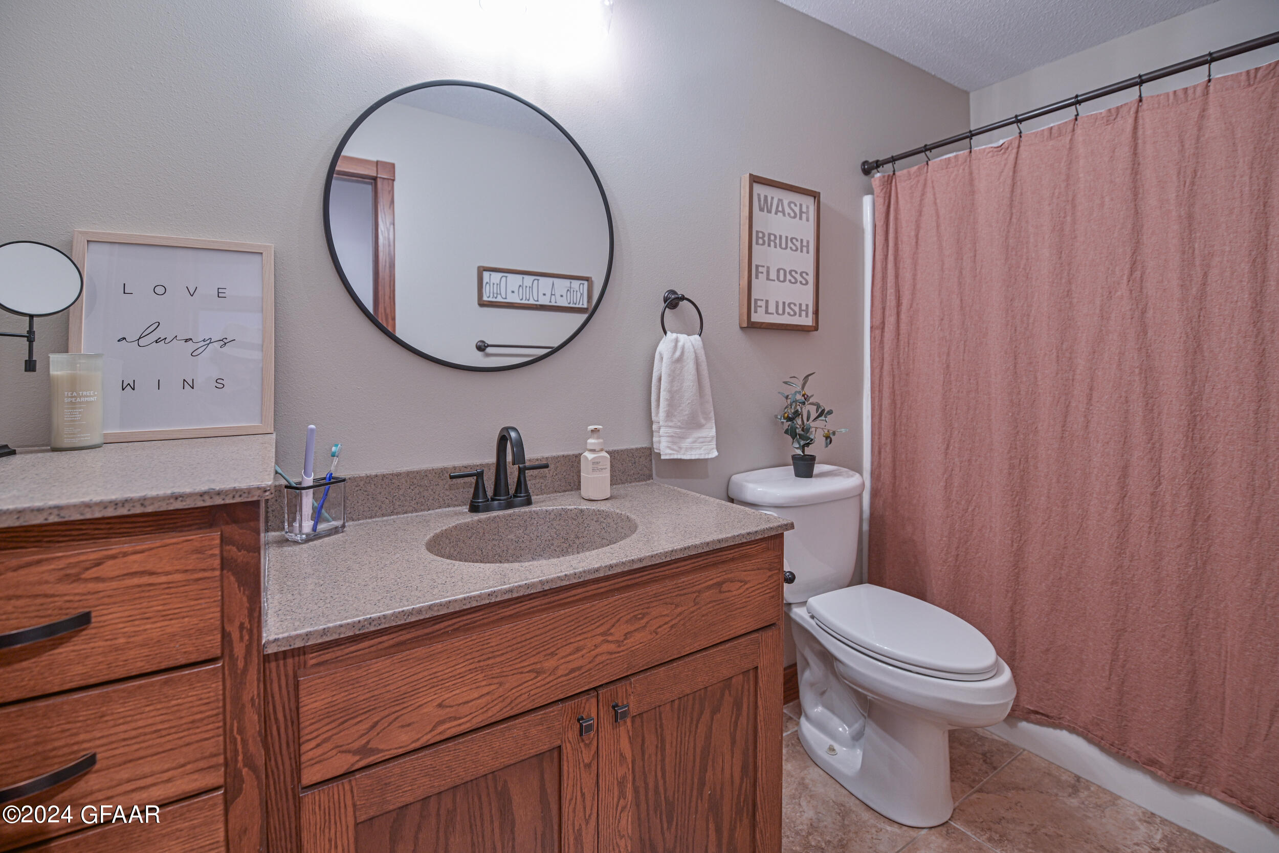 1490 ROBERT Circle