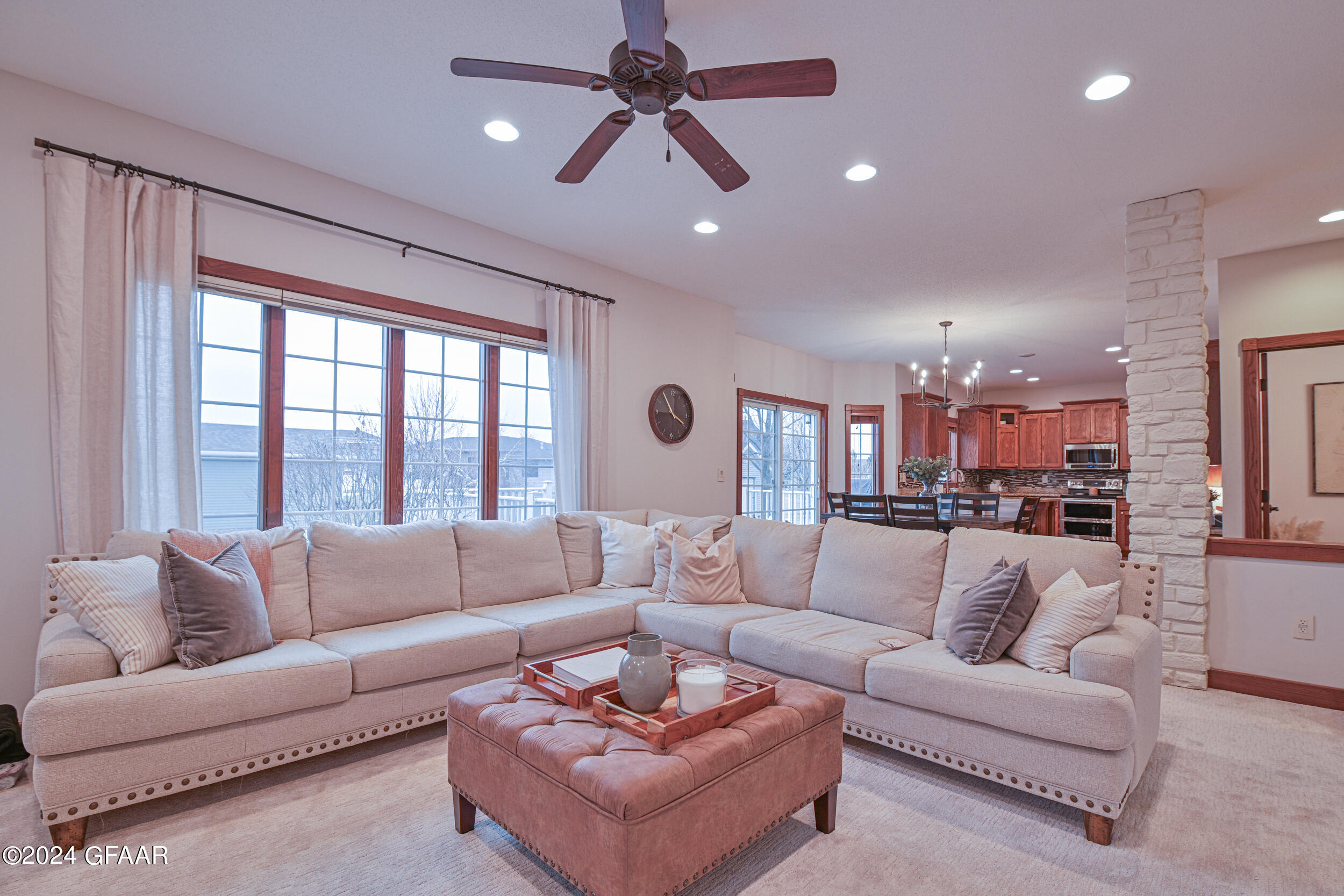 1490 ROBERT Circle
