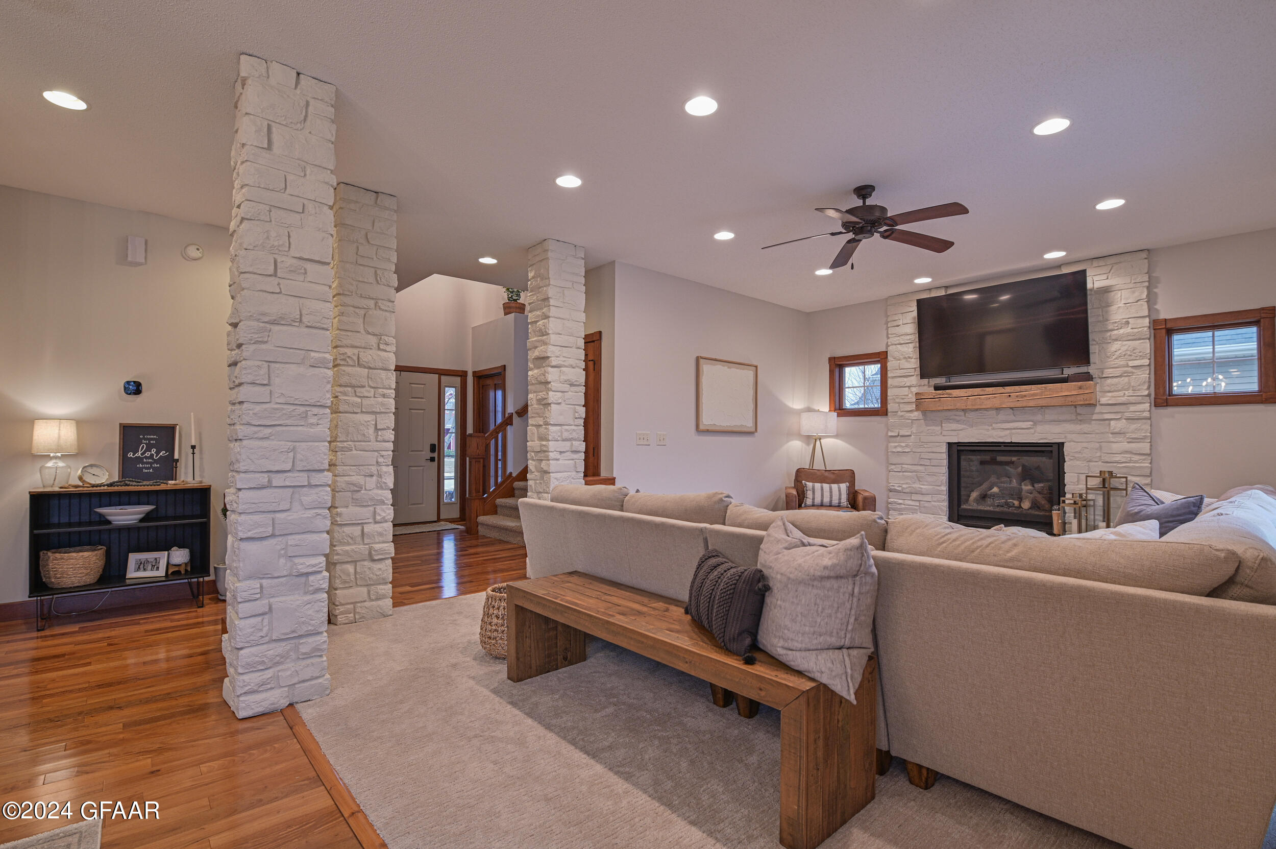 1490 ROBERT Circle