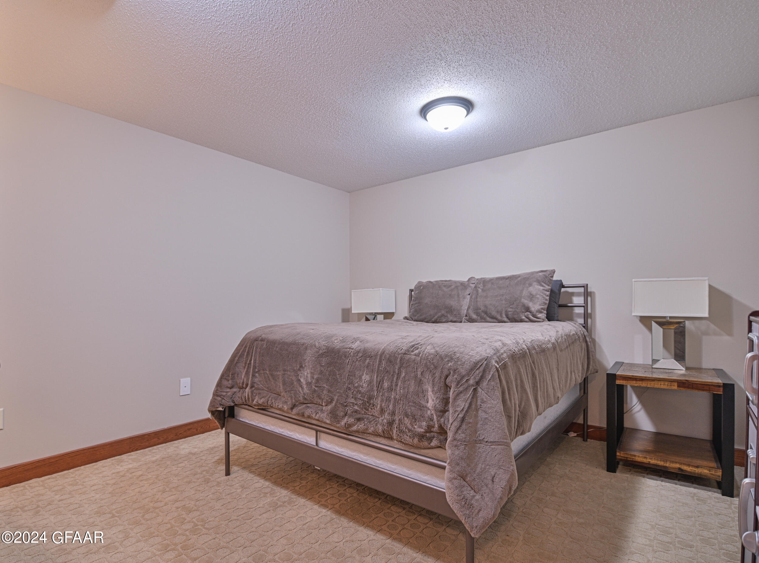 1490 ROBERT Circle