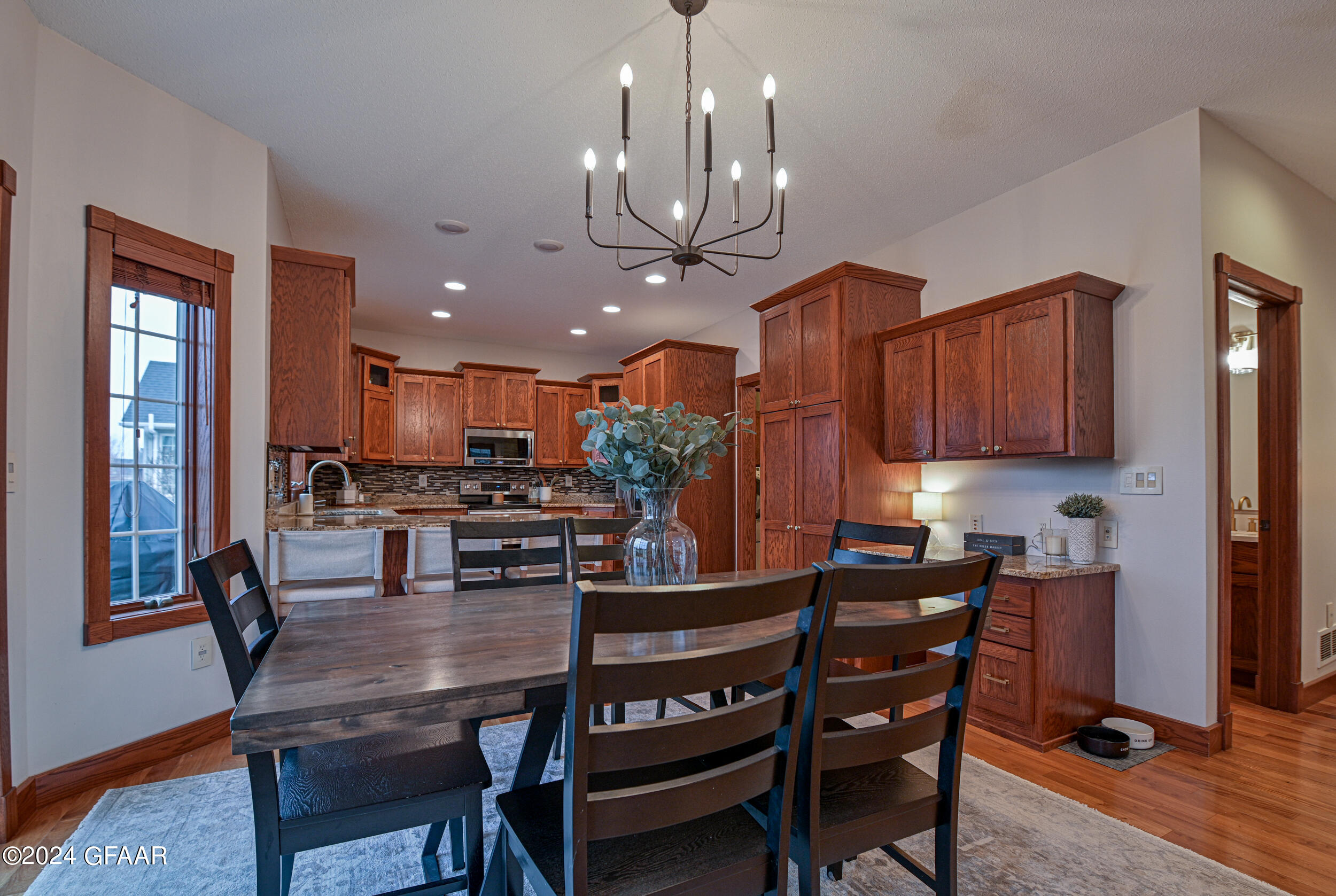 1490 ROBERT Circle