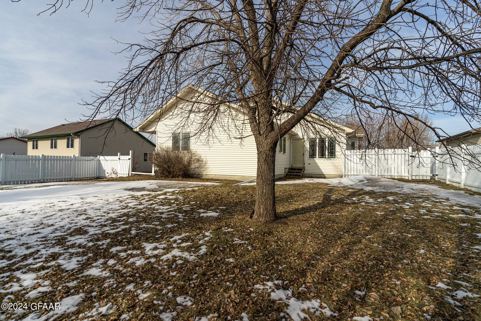 5077 WEST ELM Court