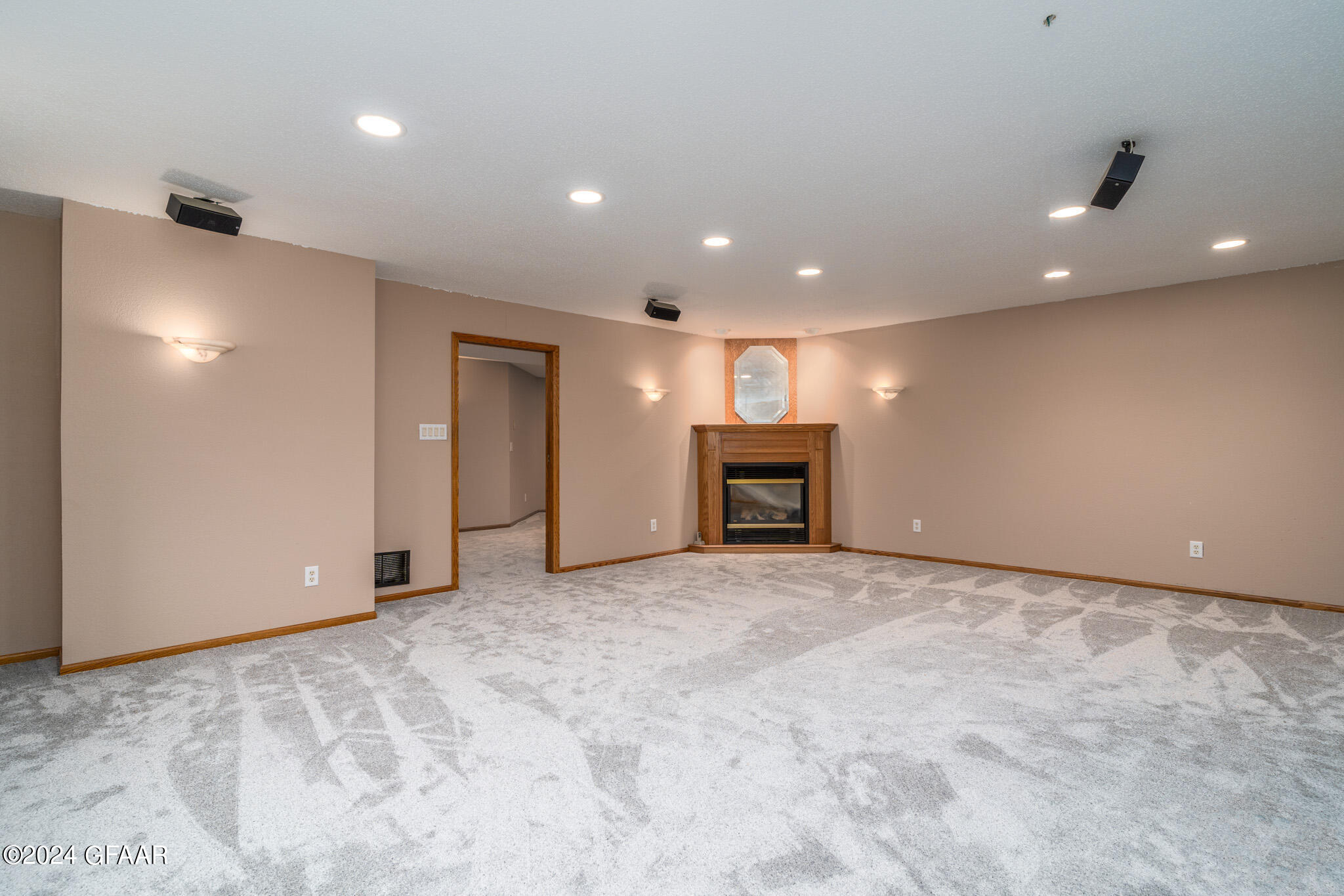 5077 WEST ELM Court