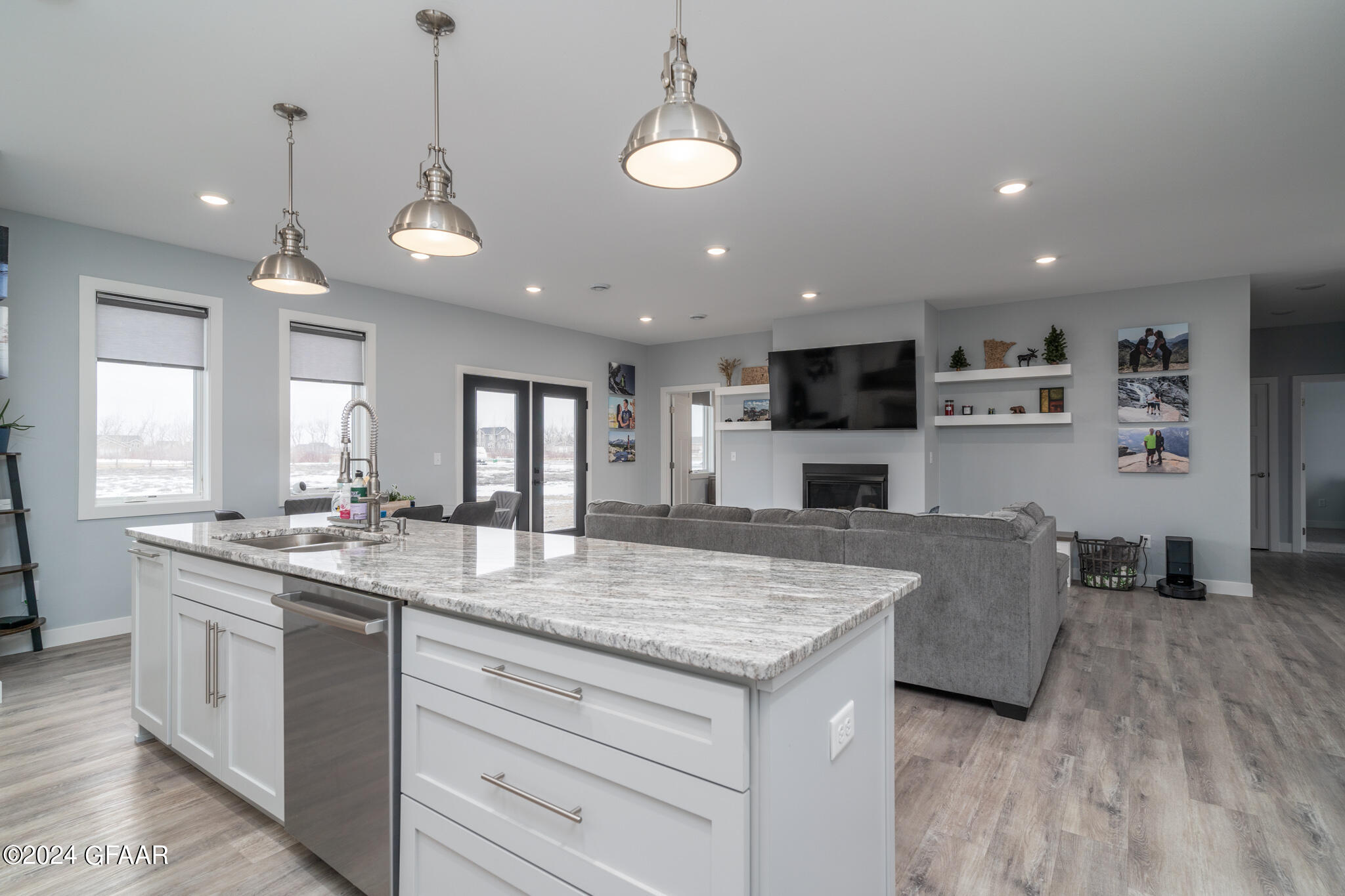 3676 DONNA Drive