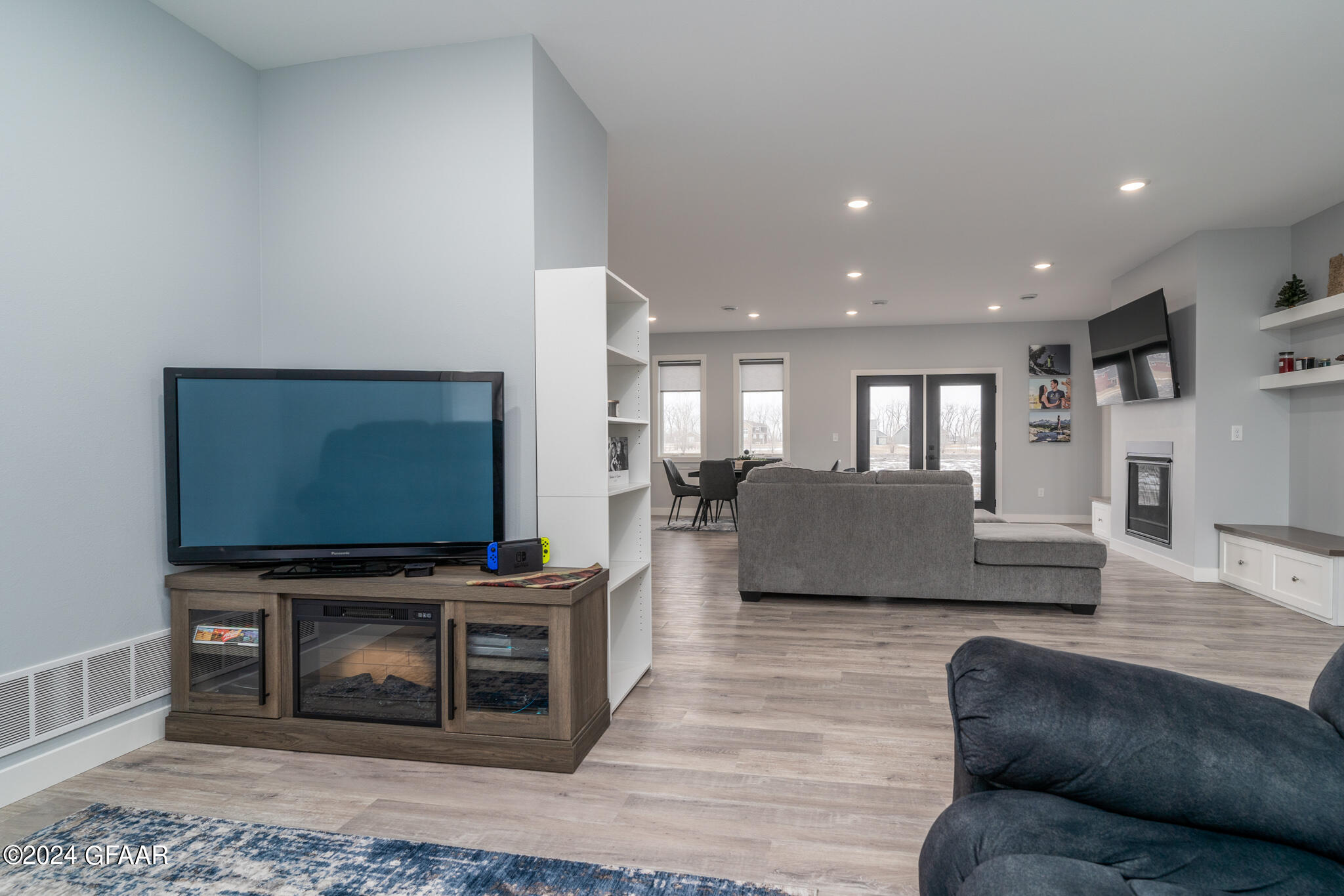 3676 DONNA Drive