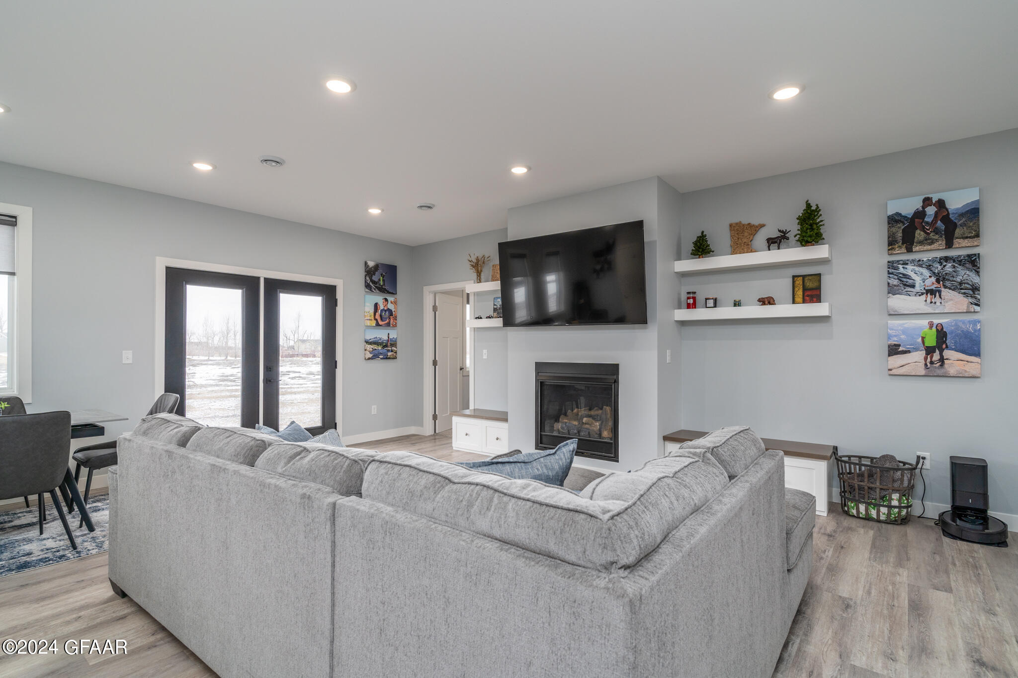 3676 DONNA Drive