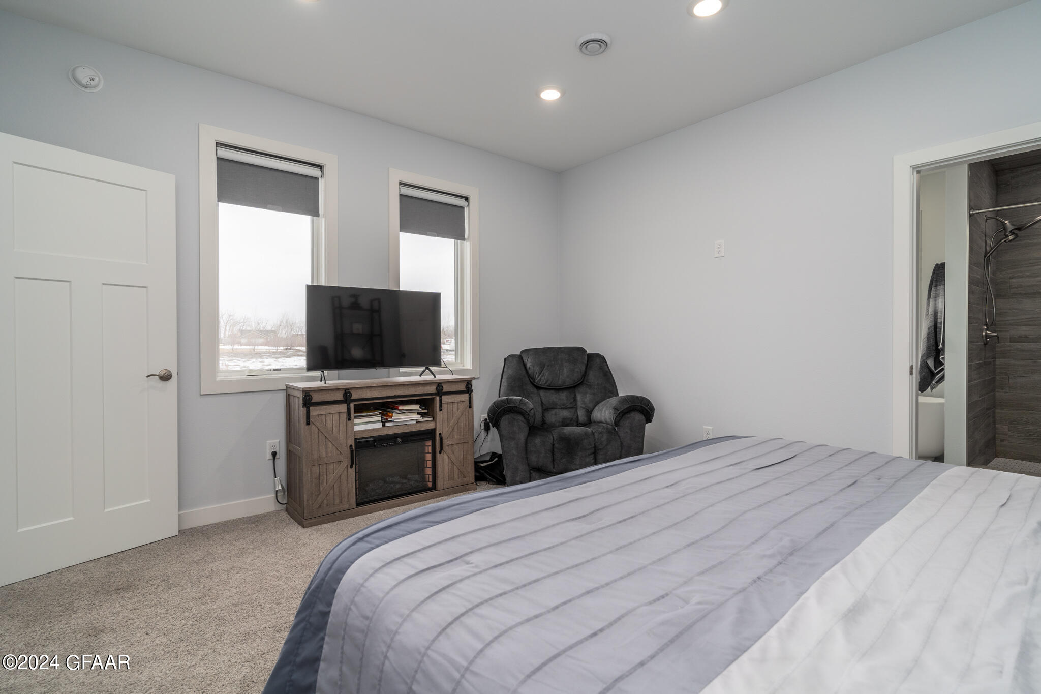3676 DONNA Drive