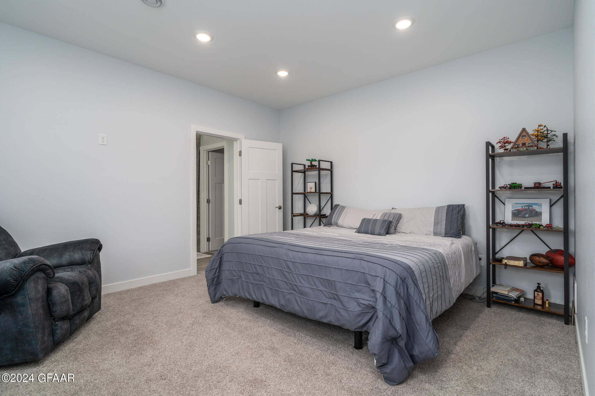 3676 DONNA Drive