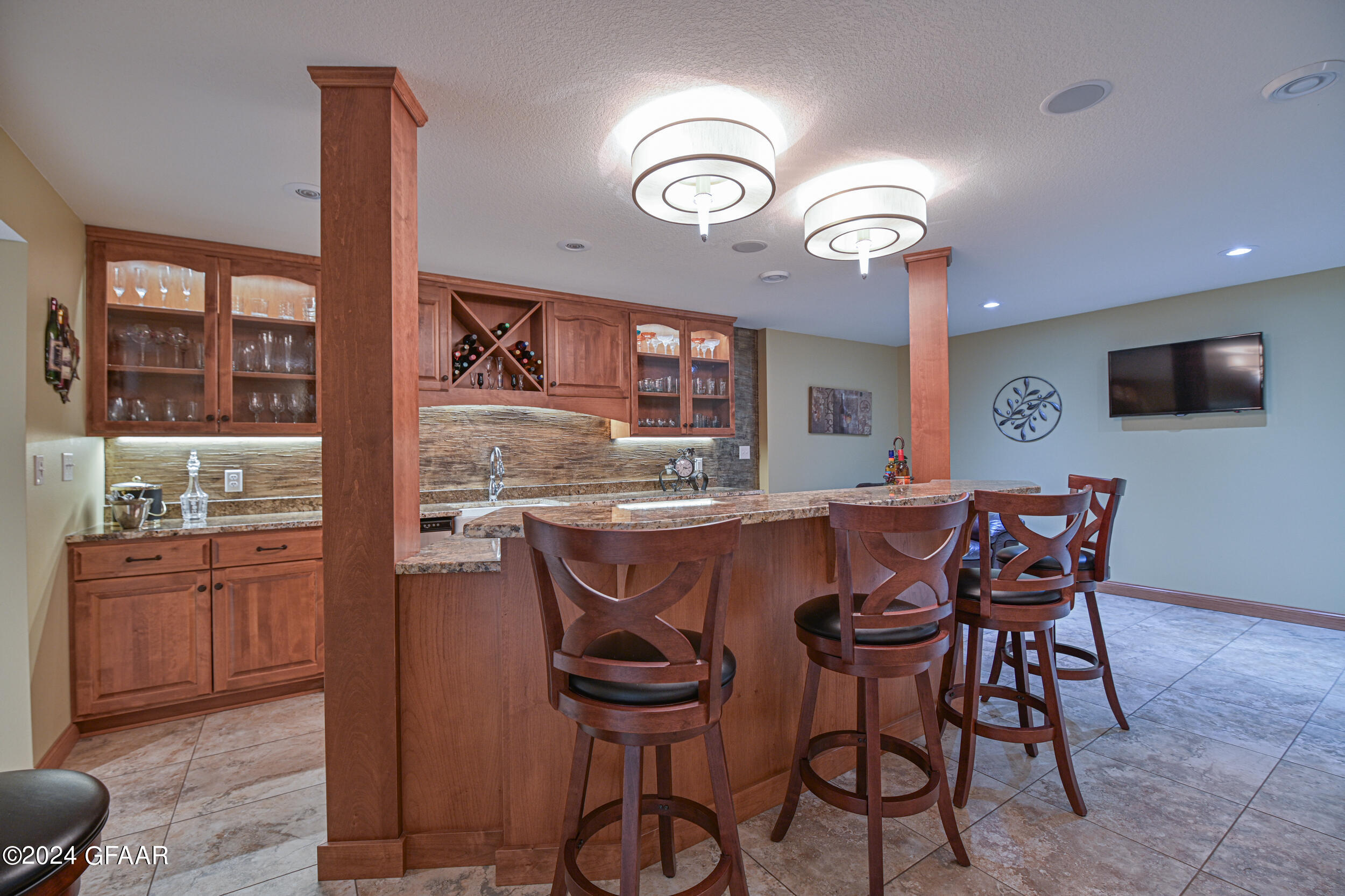668 VINEYARD Drive